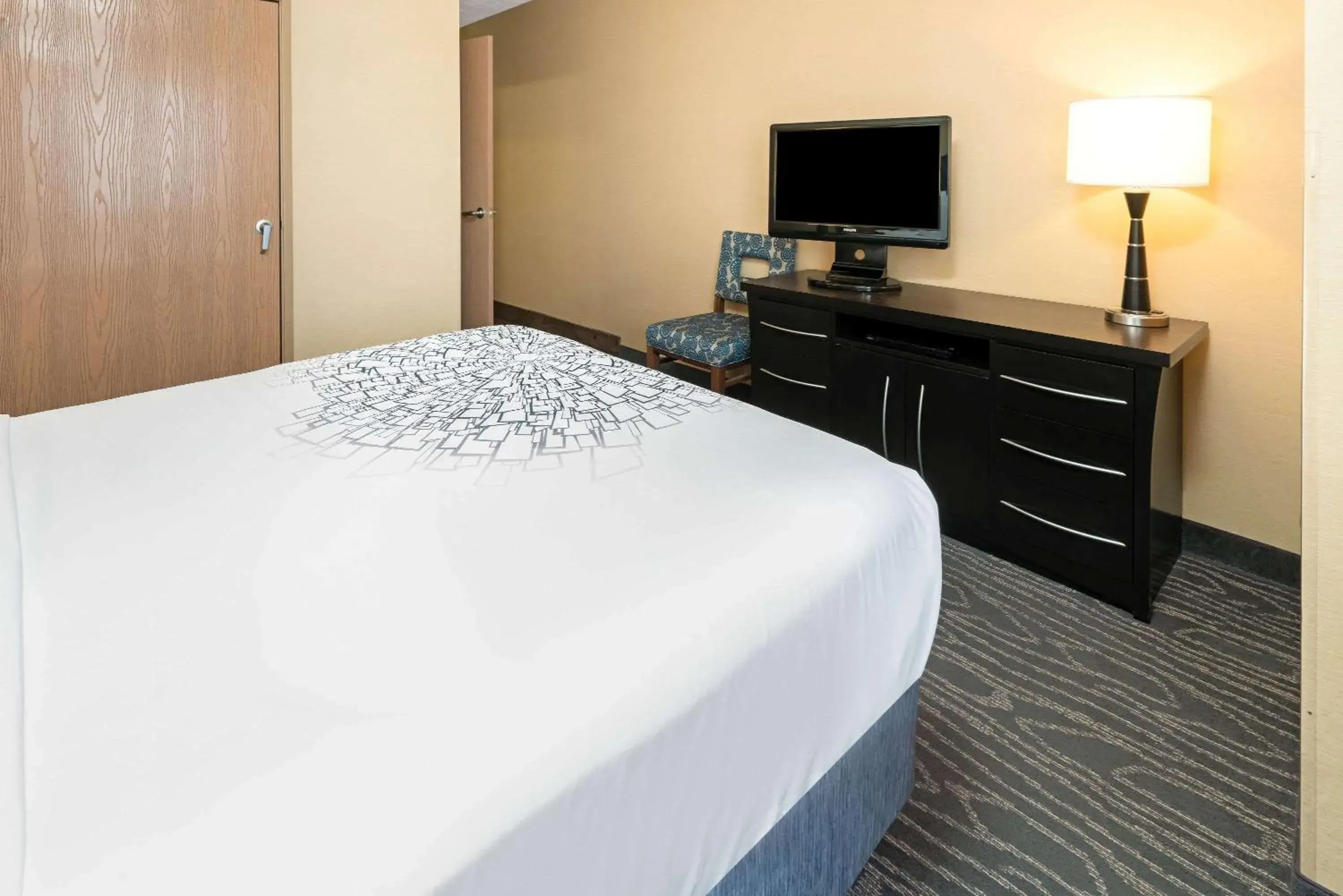 Photo of the whole room, Bed in La Quinta by Wyndham Logan Photo of the whole room, Bed in La Quinta by Wyndham Logan