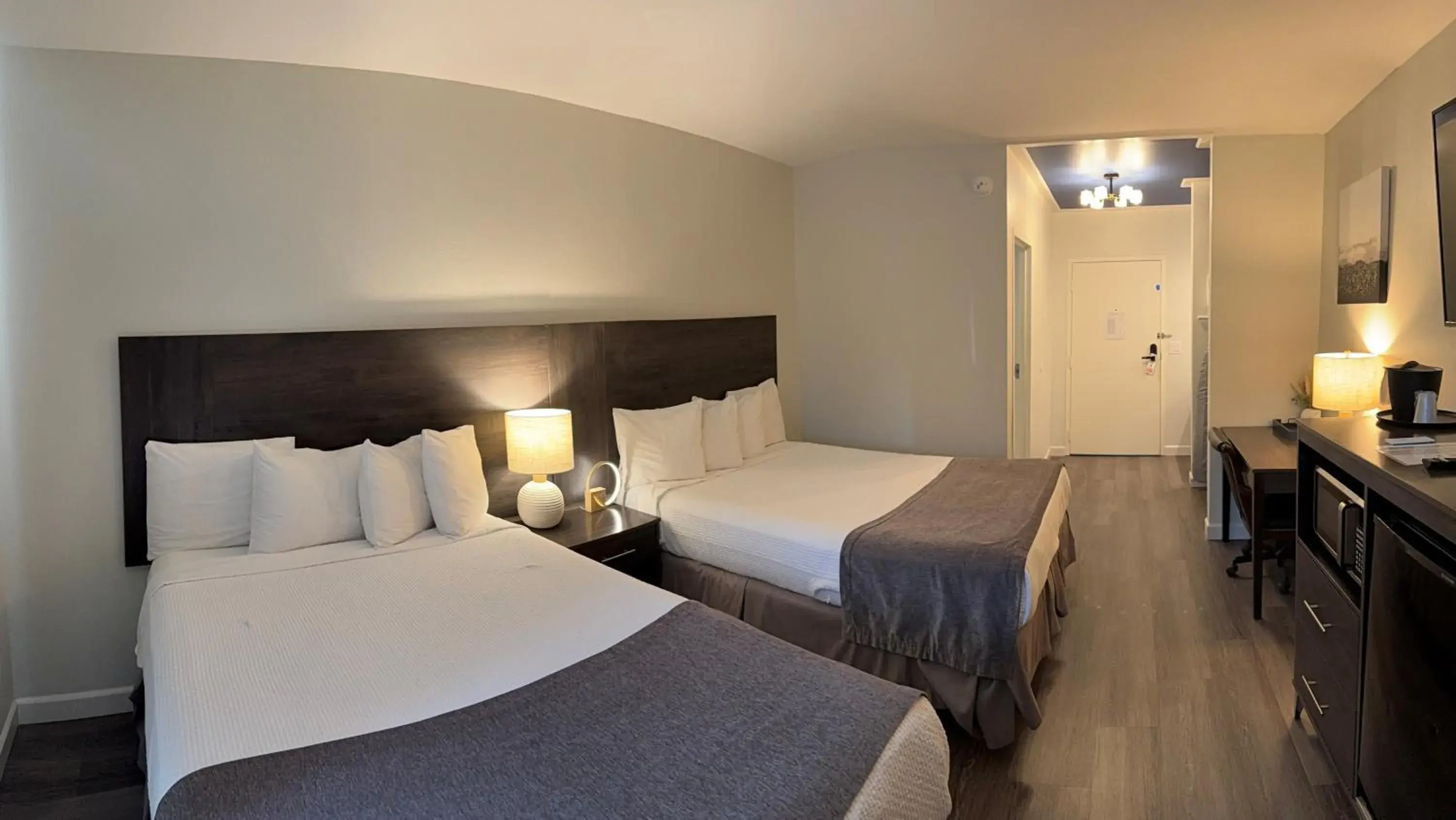 Bed in Carolina Pine Inn near Southern Pines-Pinehurst Bed in Carolina Pine Inn near Southern Pines-Pinehurst