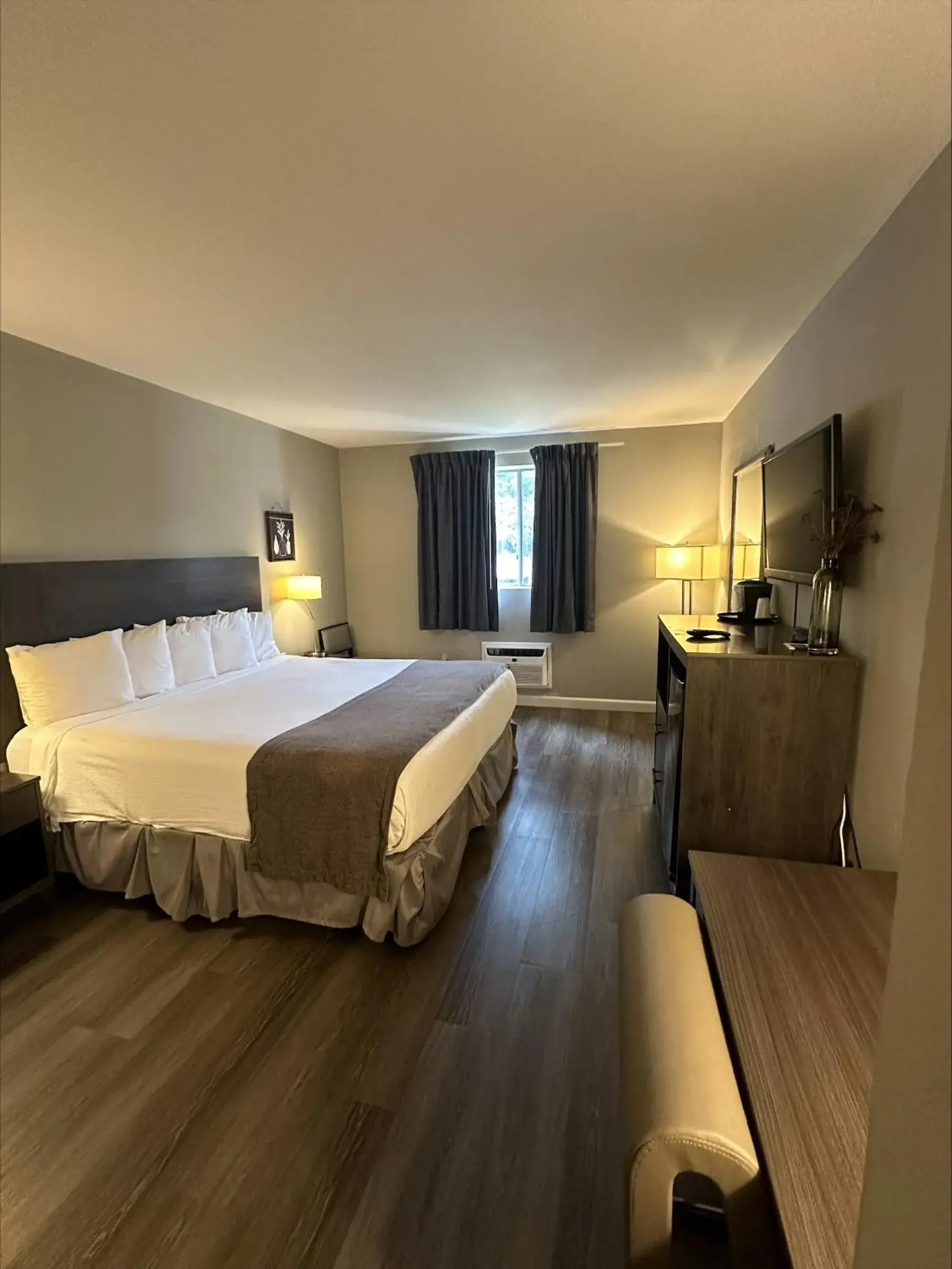 Bed in Carolina Pine Inn near Southern Pines-Pinehurst Bed in Carolina Pine Inn near Southern Pines-Pinehurst