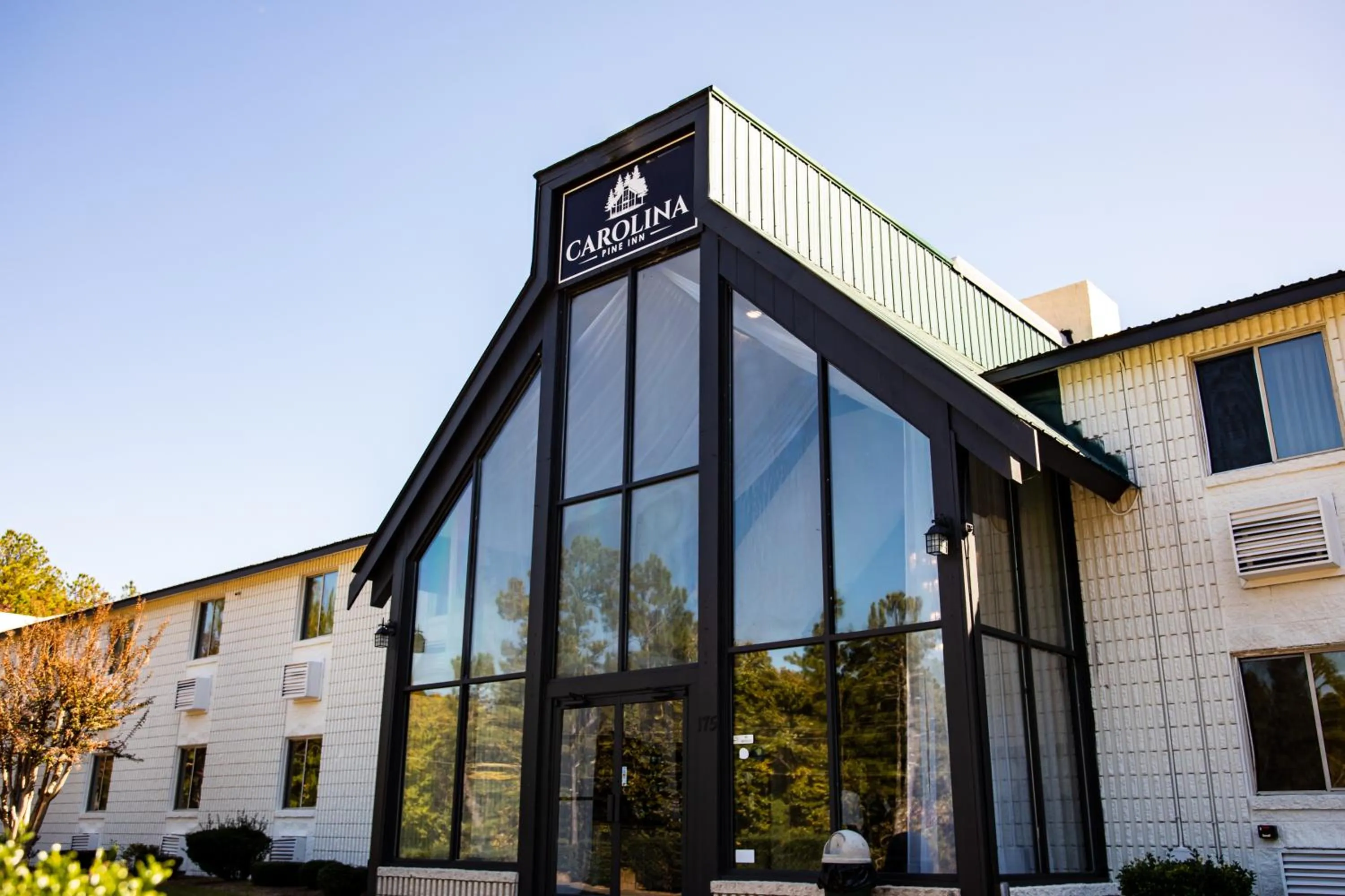 Facade/entrance in Carolina Pine Inn near Southern Pines-Pinehurst