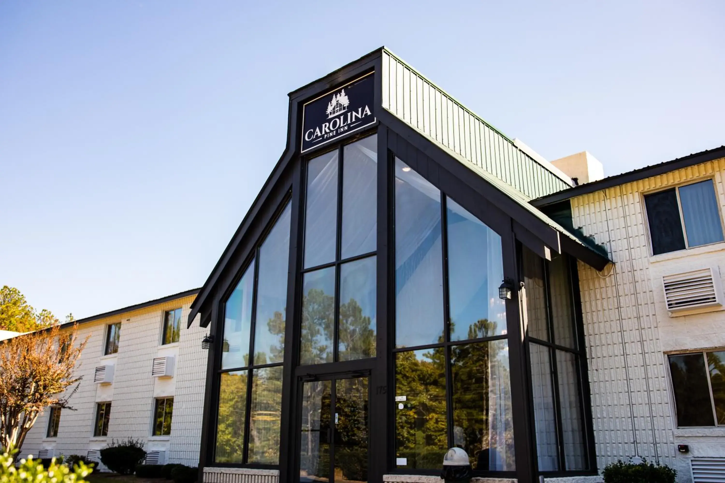 Facade/entrance in Carolina Pine Inn near Southern Pines-Pinehurst Facade/entrance in Carolina Pine Inn near Southern Pines-Pinehurst