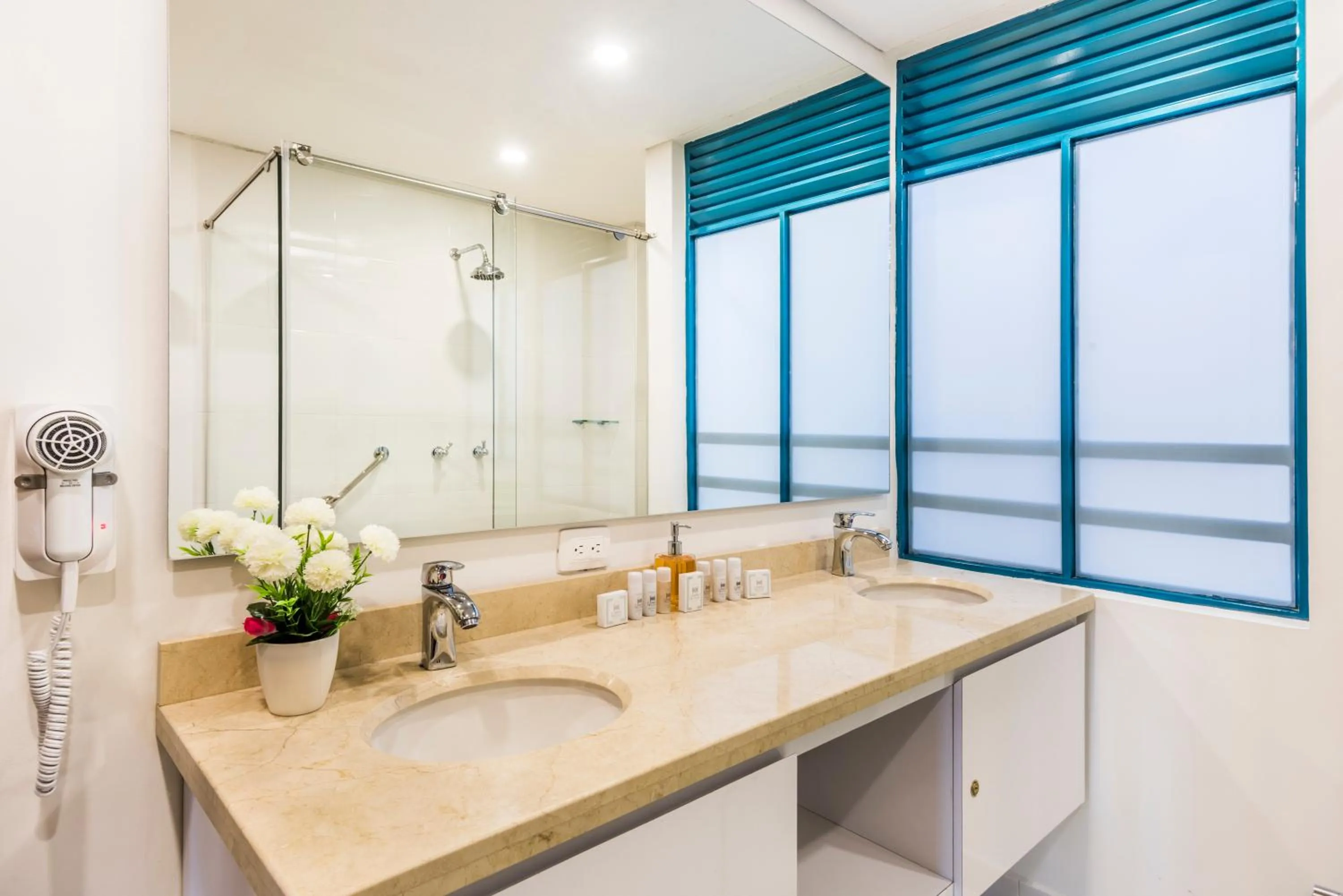 Shower in Hotel Camino de la Sal