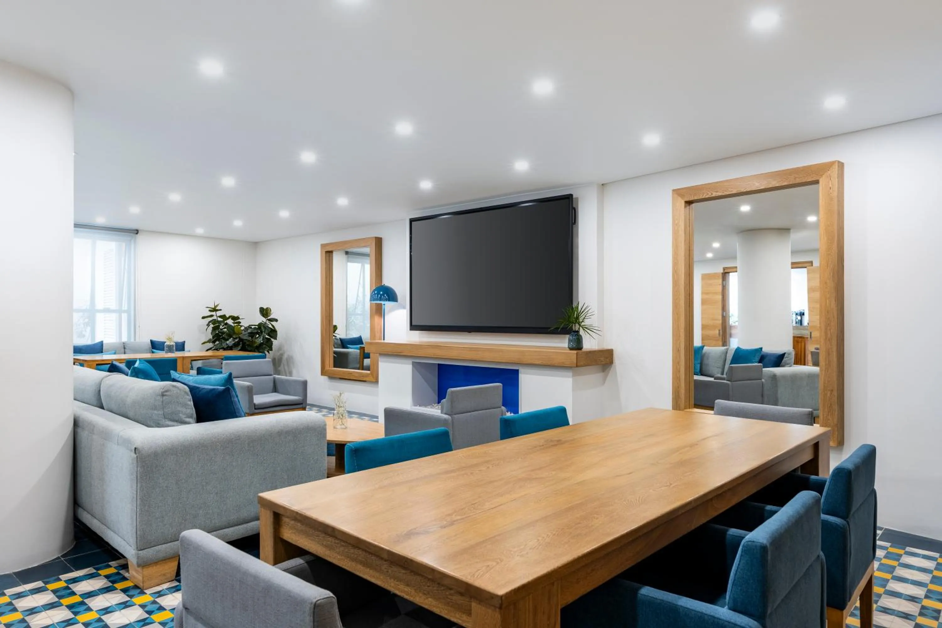 Communal lounge/ TV room in Hotel Camino de la Sal