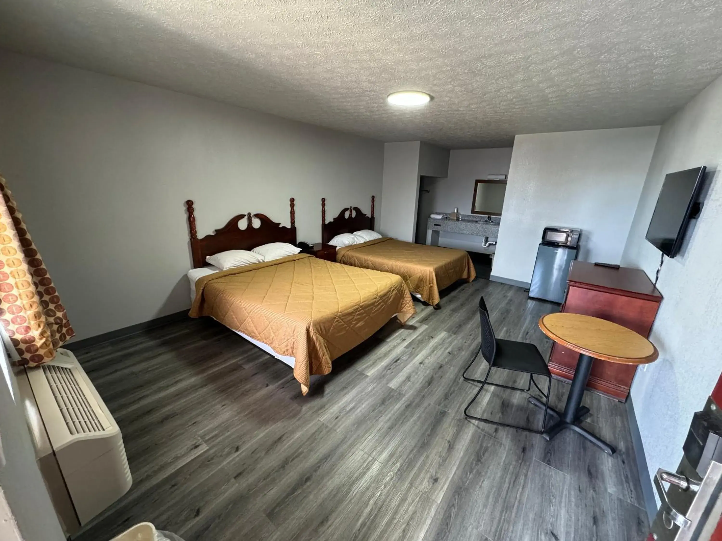 2 Double beds - Non Smoking in Rodeway Inn Dickson 2 Double beds - Non Smoking in Rodeway Inn Dickson