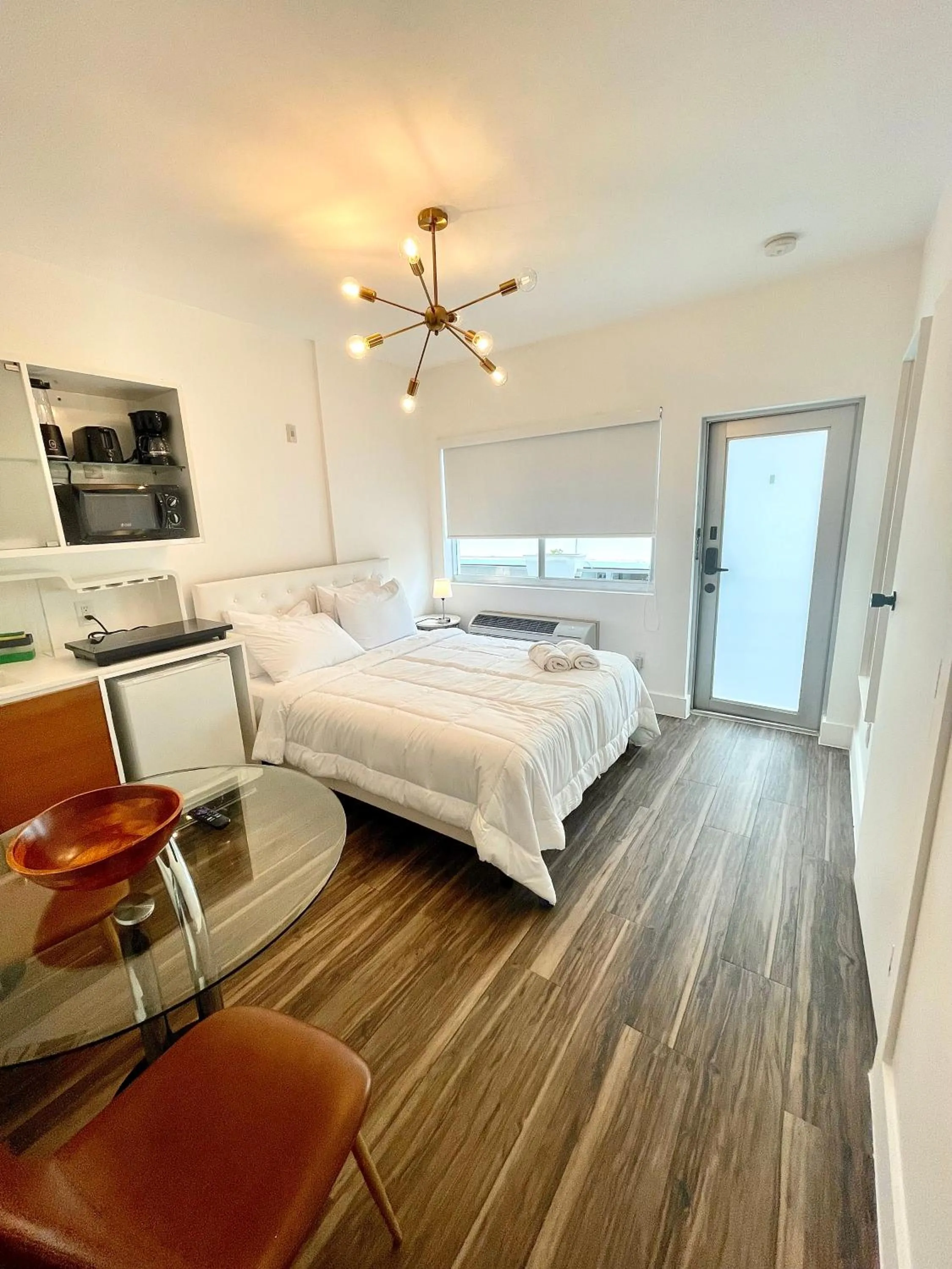 Photo of the whole room, Bed in Agave on the Beach