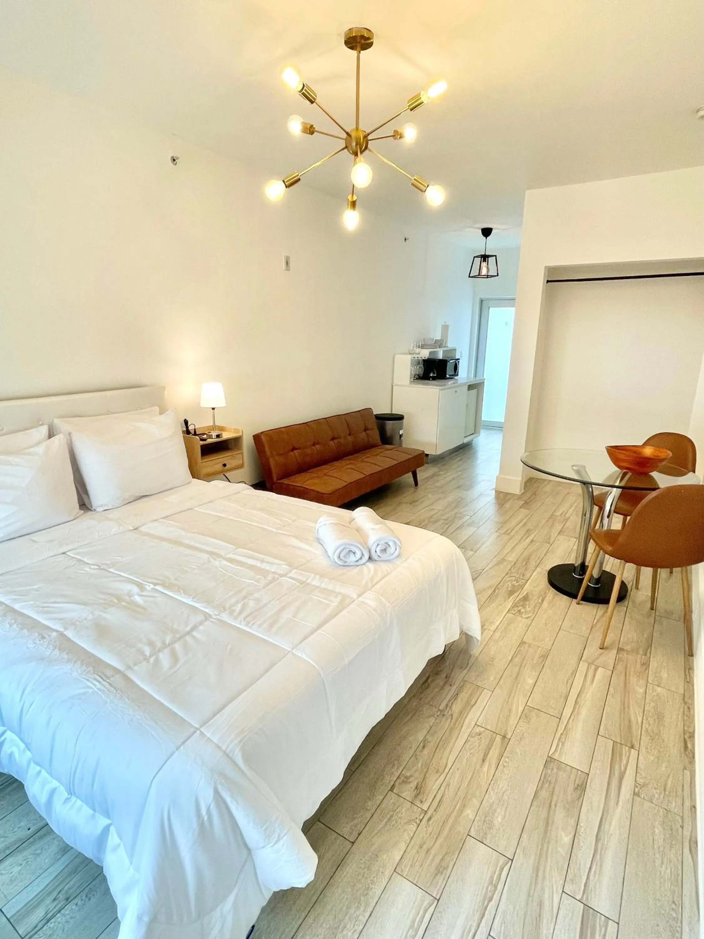 Photo of the whole room, Bed in Agave on the Beach