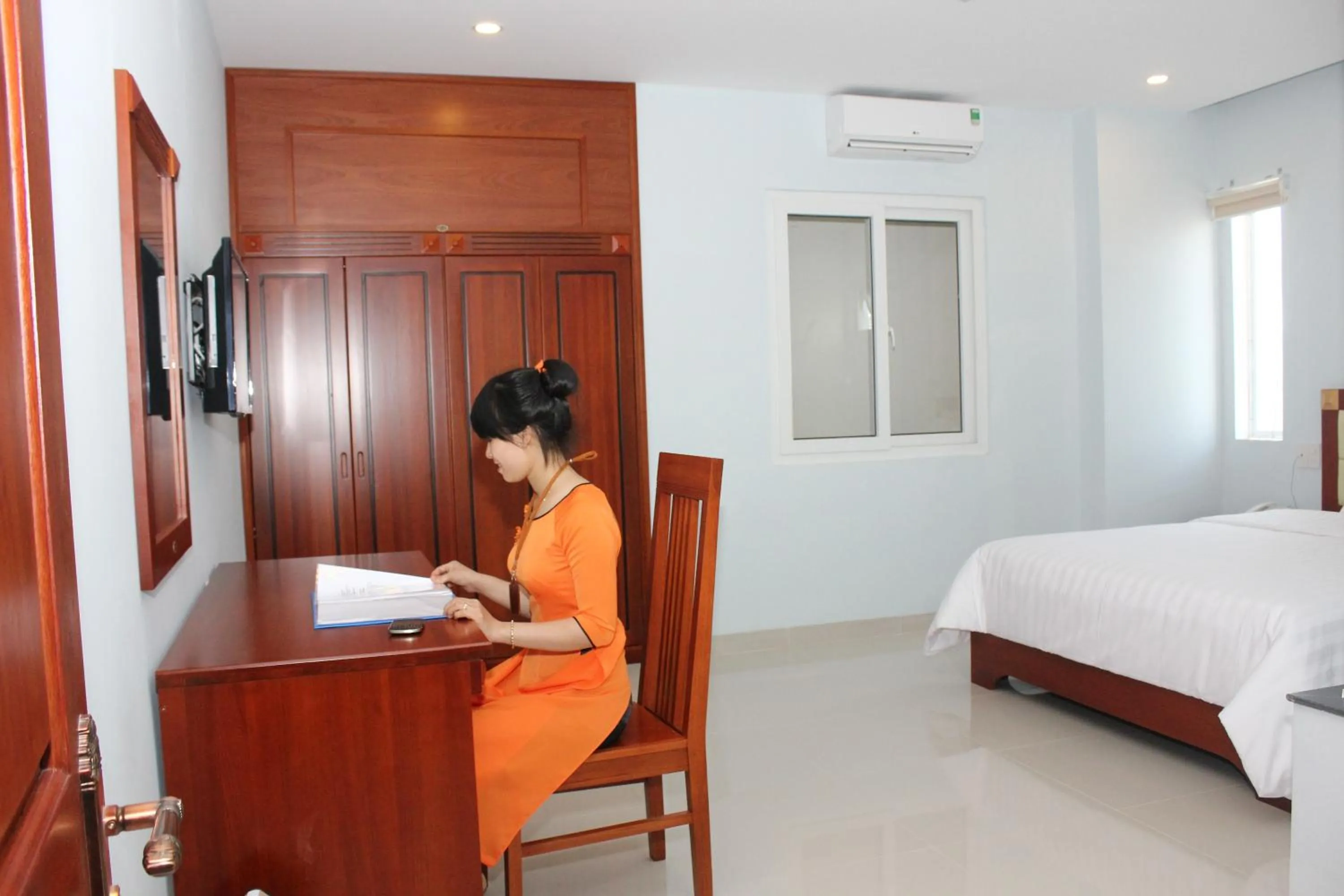 Photo of the whole room, Bed in Hoang Ngoc Hotel