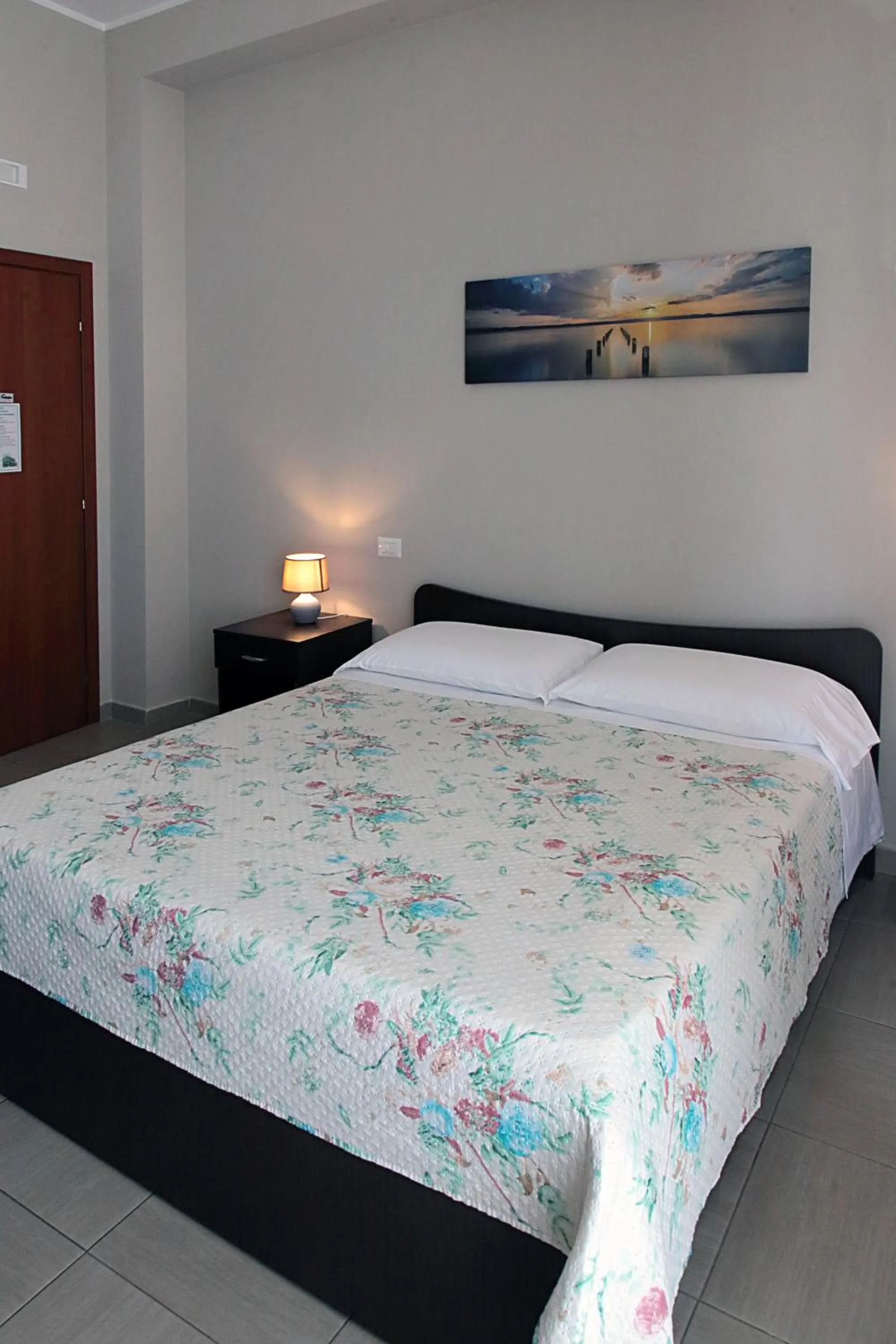 Bed in Green Wave