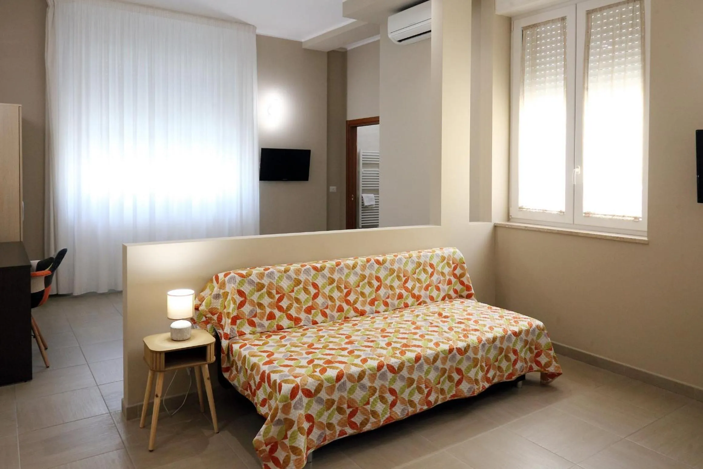 Bed in Green Wave