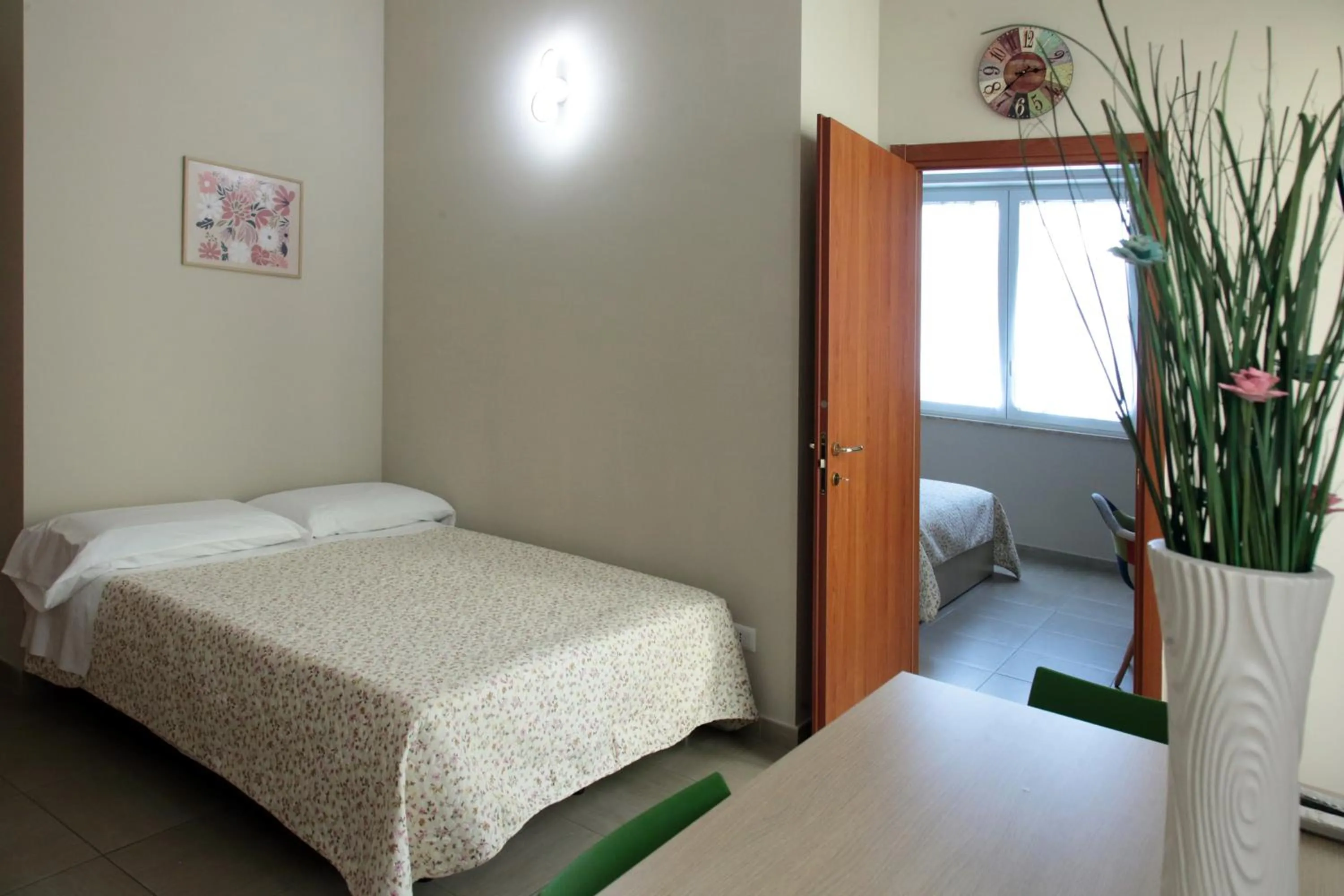 Bed in Green Wave