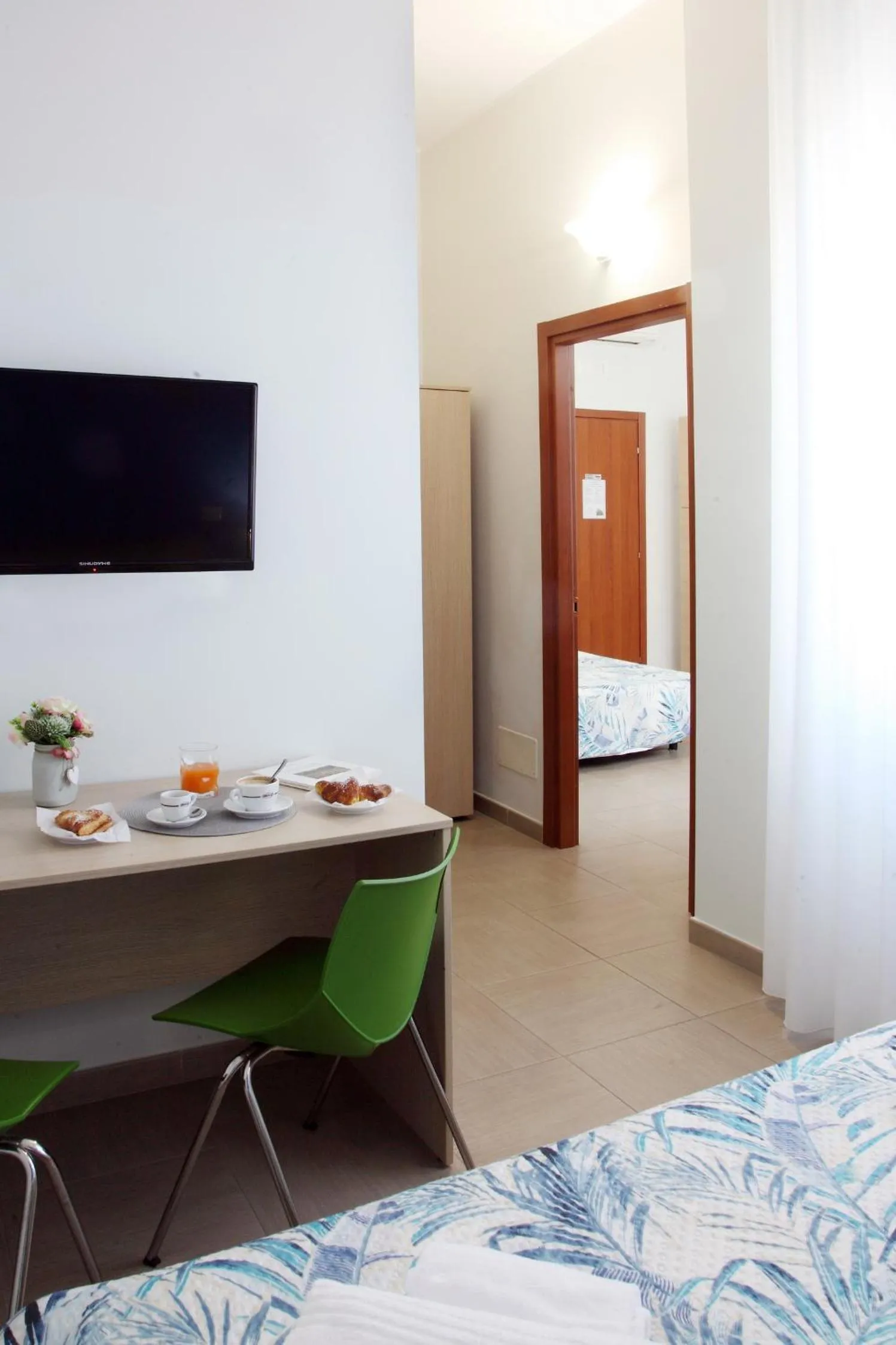 Bed in Green Wave