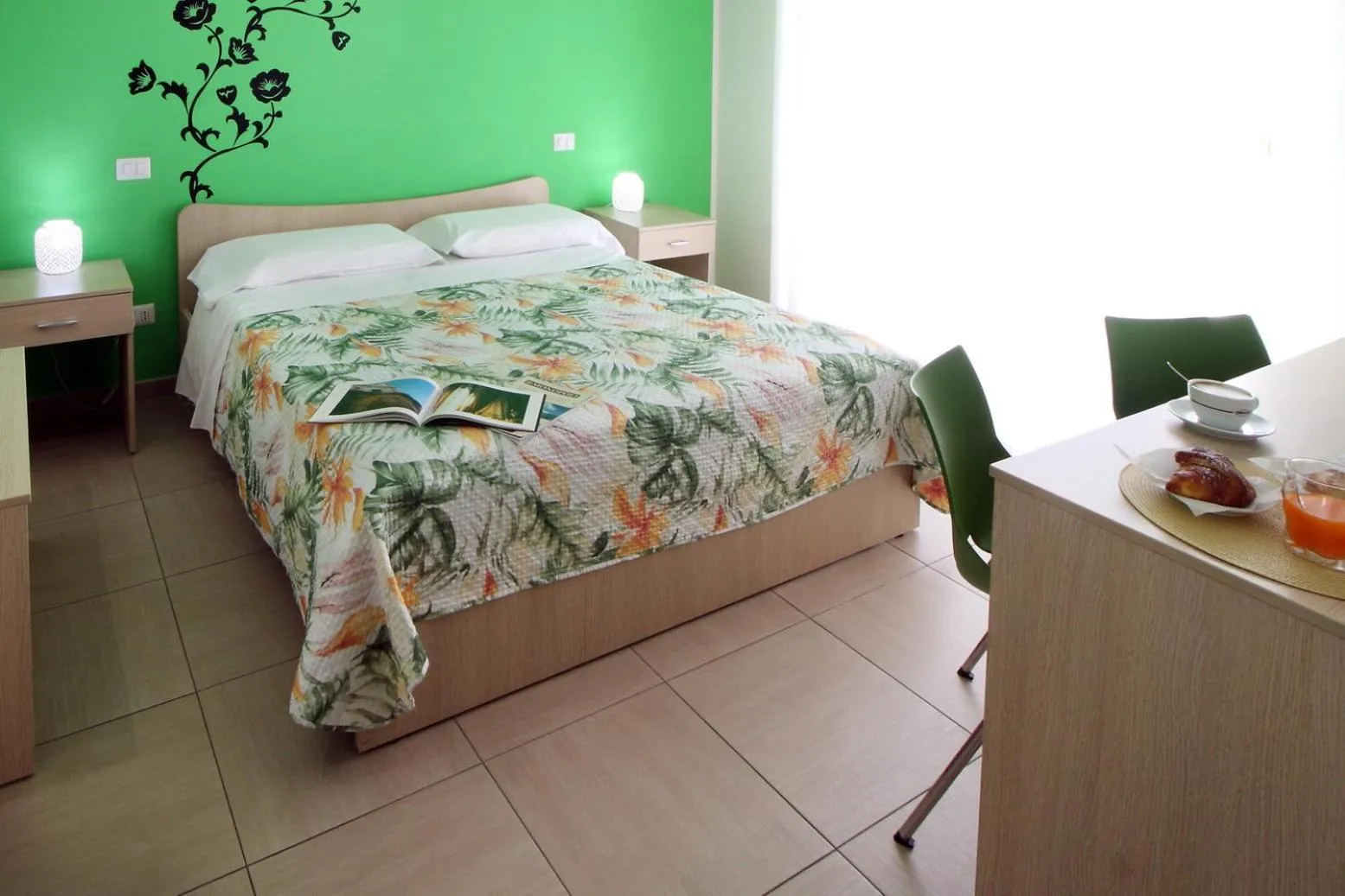 Bed in Green Wave