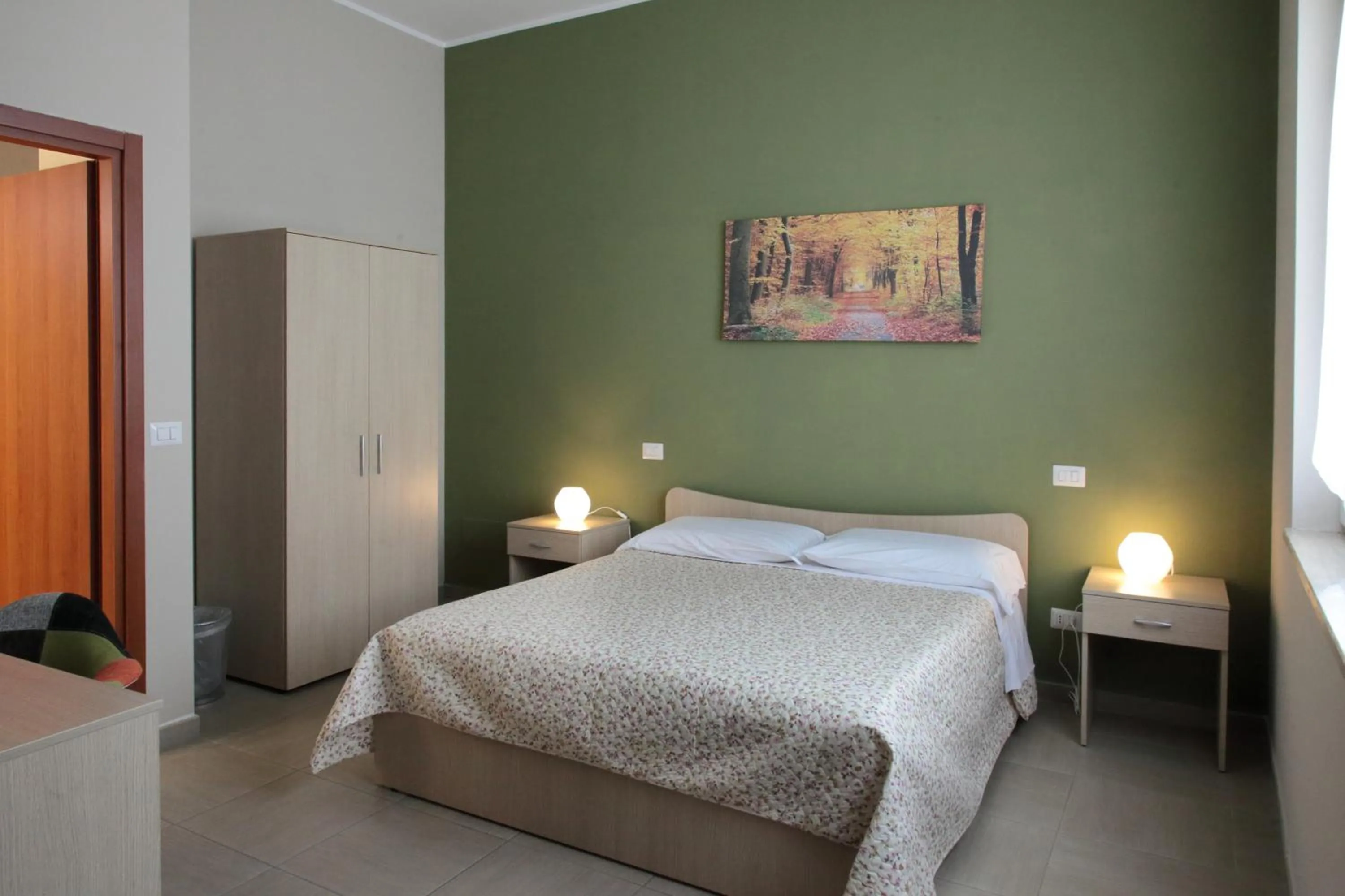 Bed in Green Wave