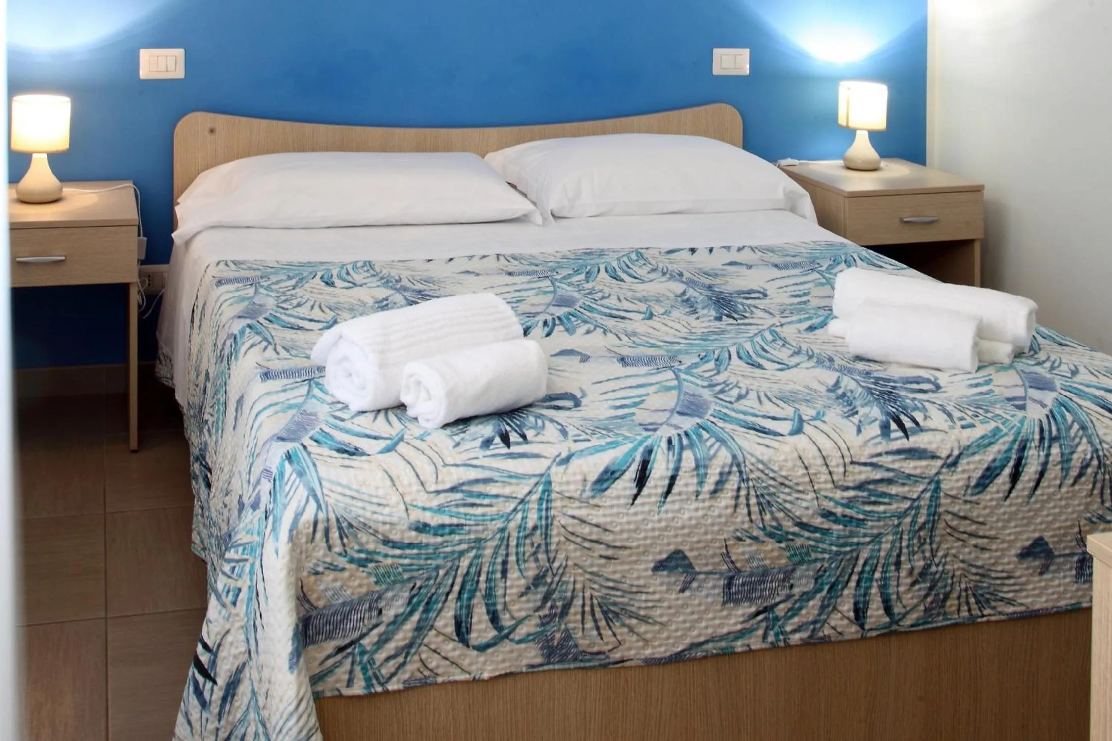 Bed in Green Wave