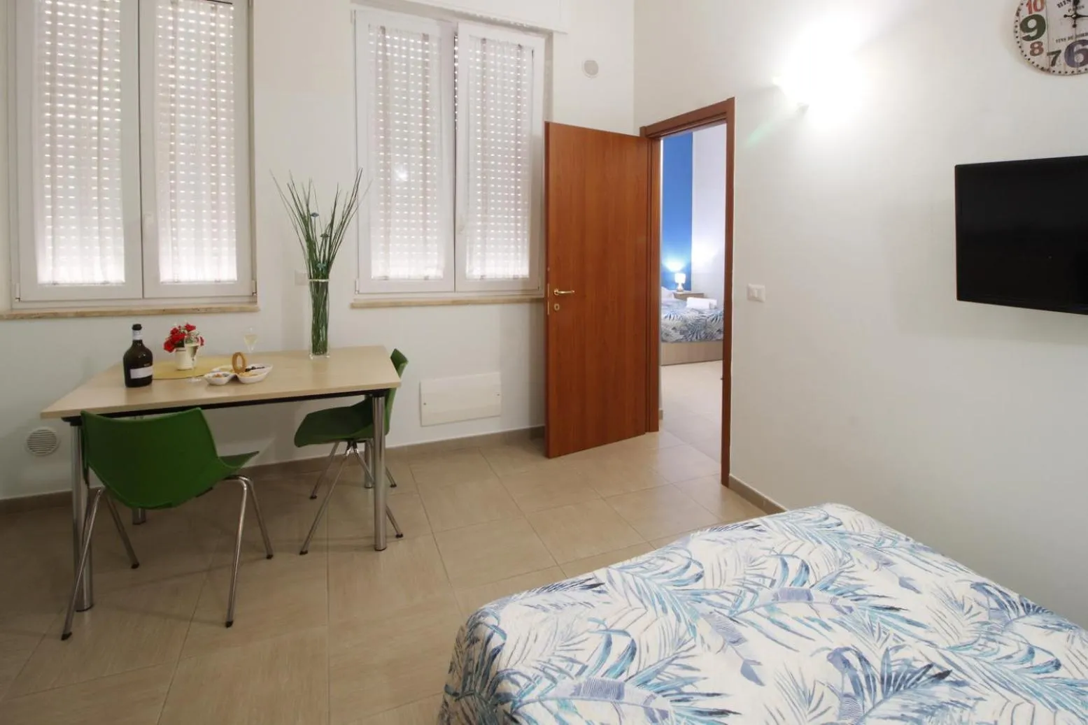 Bed in Green Wave
