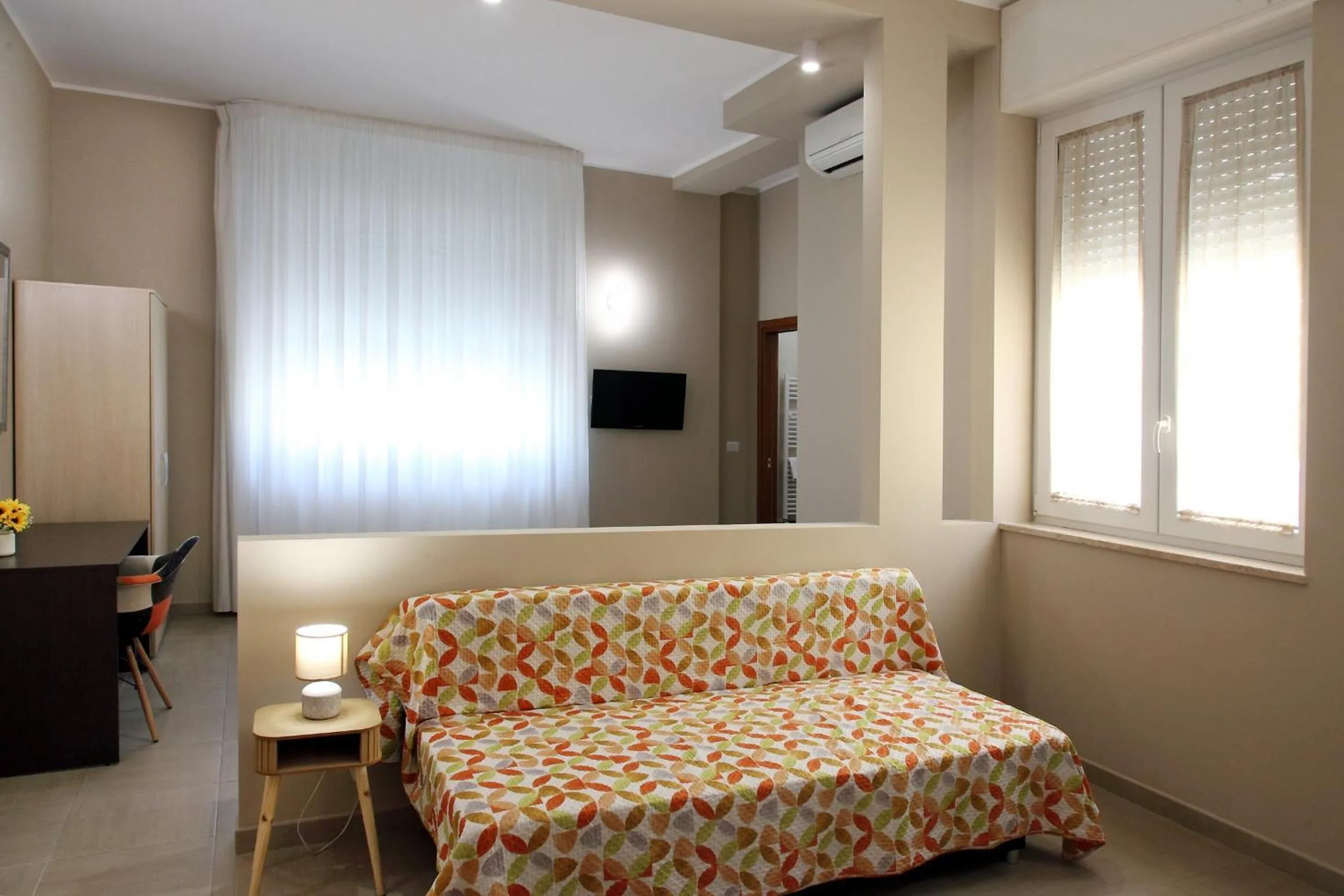 Bed in Green Wave