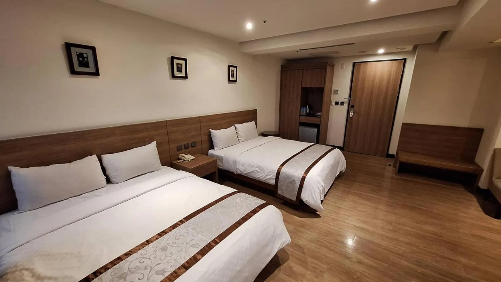 Bed in Cheng Pao Hotel