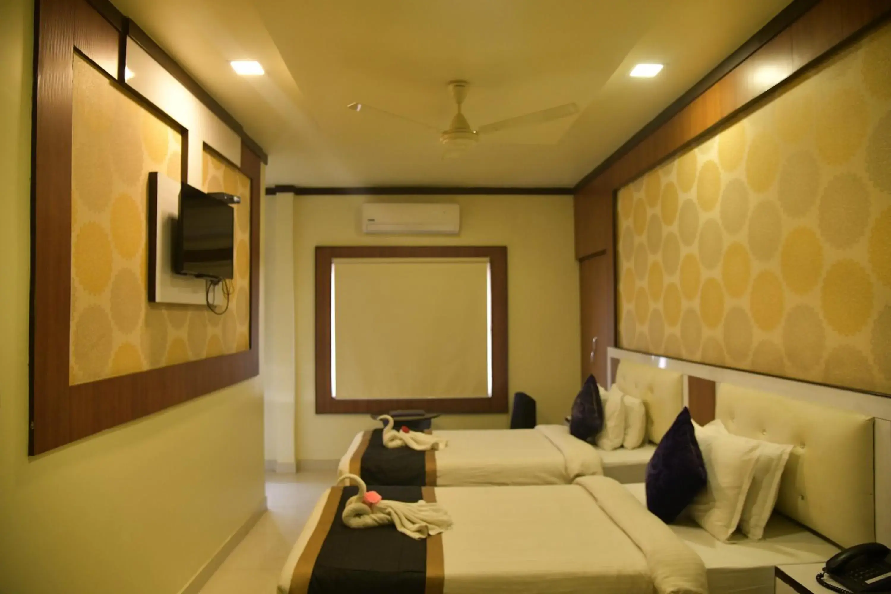 View (from property/room), Bed in Hotel Sonar Tori View (from property/room), Bed in Hotel Sonar Tori