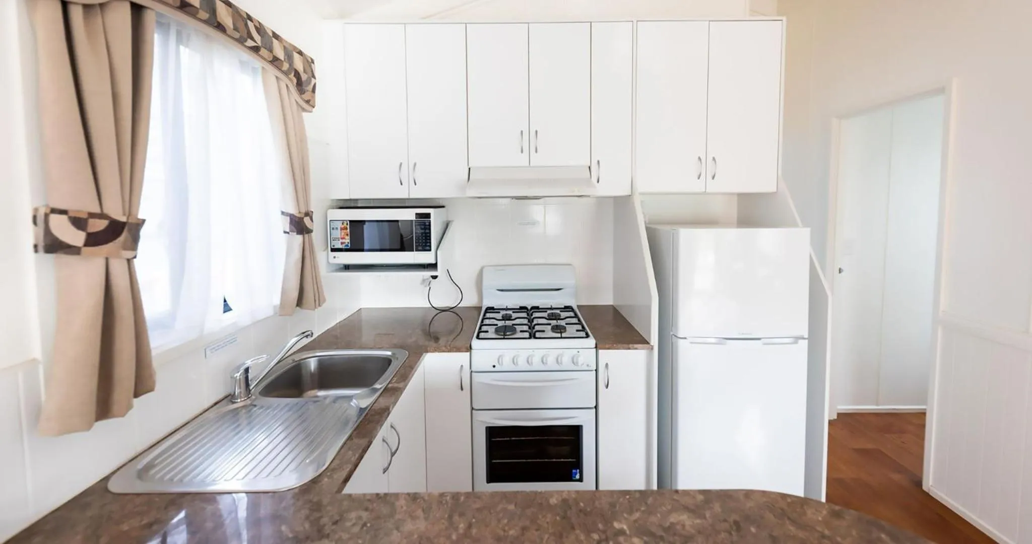 Kitchen or kitchenette in BIG4 Breeze Holiday Parks - Eildon