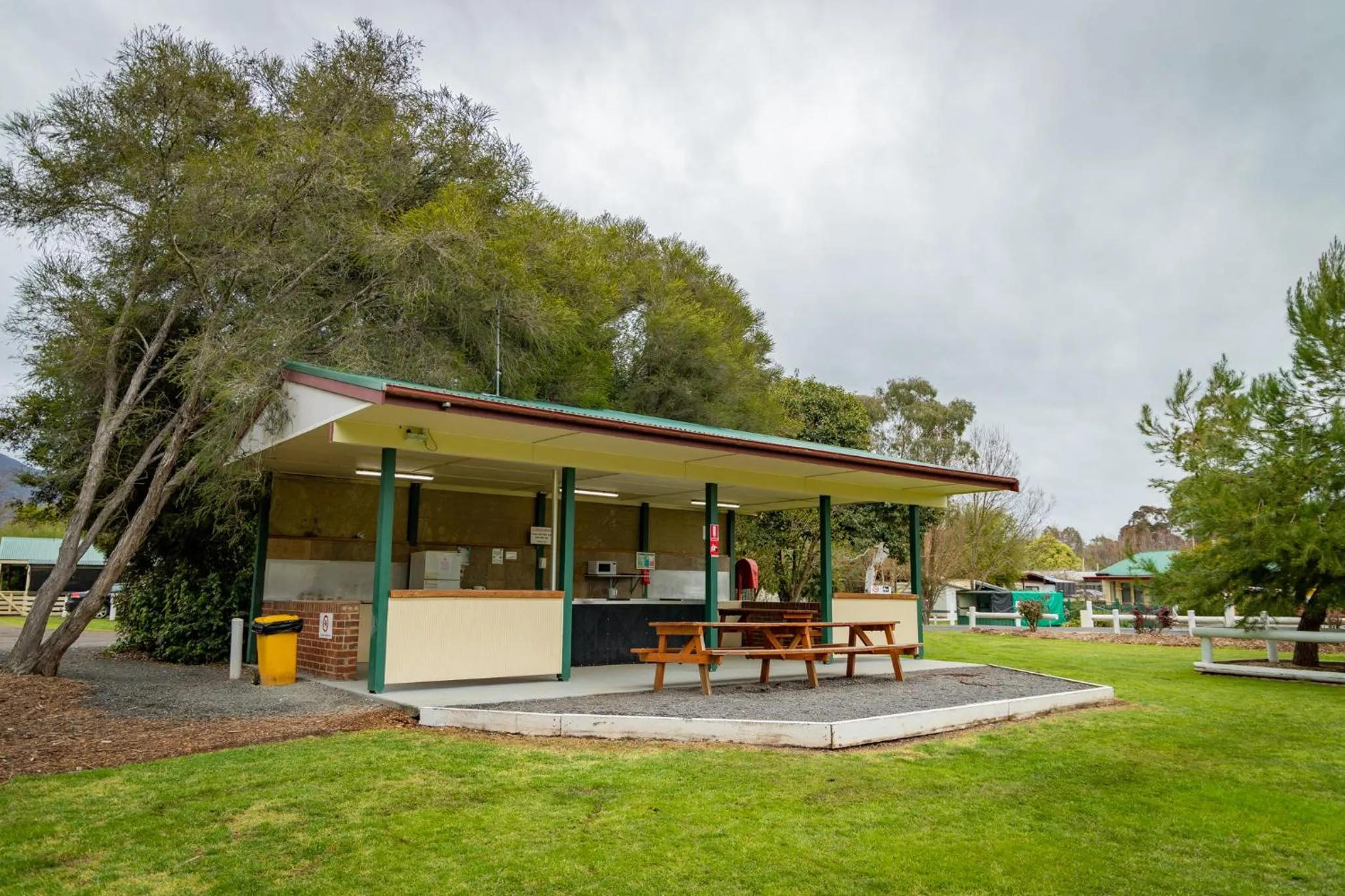 Communal kitchen in BIG4 Breeze Holiday Parks - Eildon