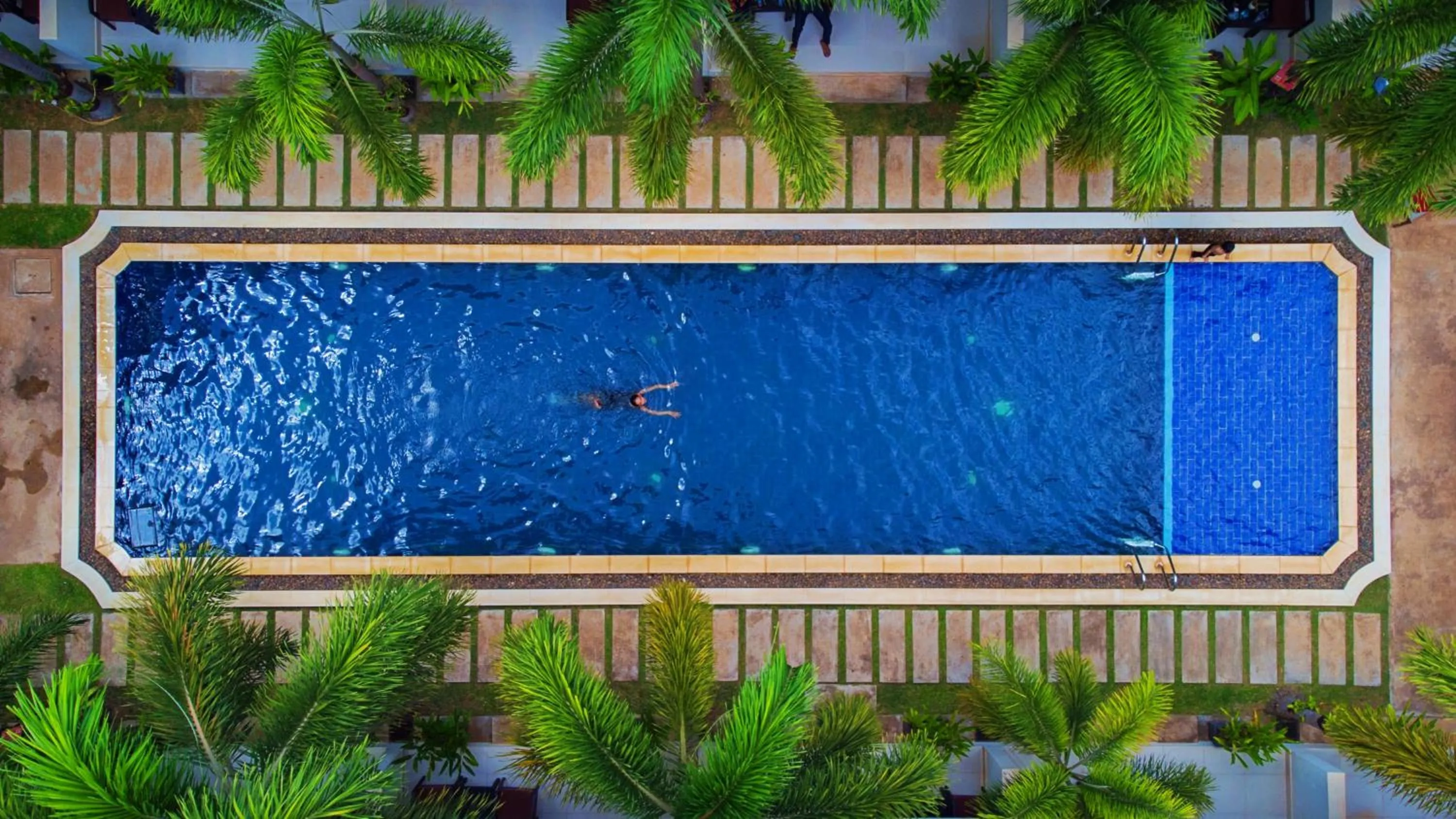 Swimming pool in New Riverside Hotel