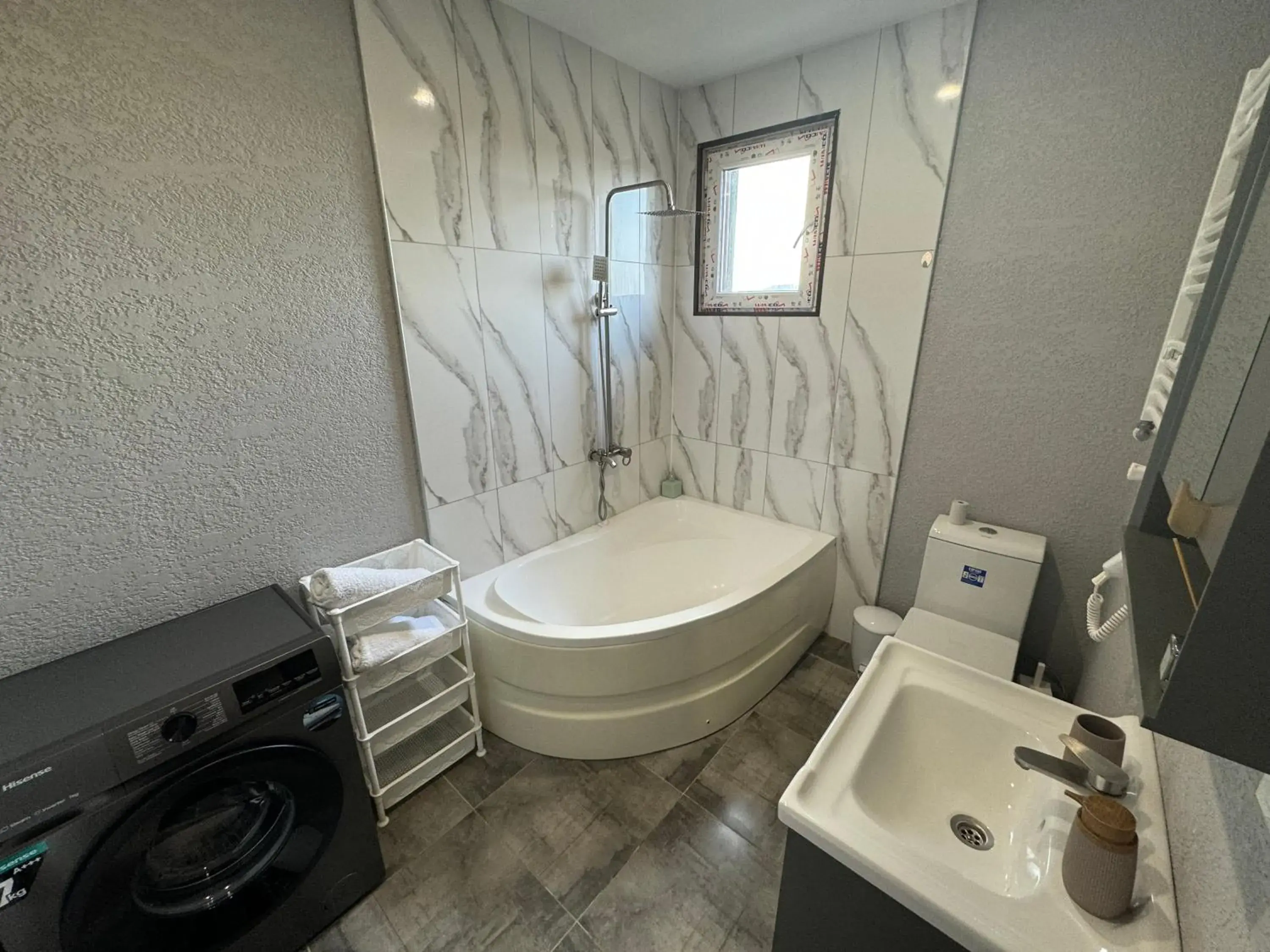 Family Room with Private Bathroom in Elene Family Room with Private Bathroom in Elene