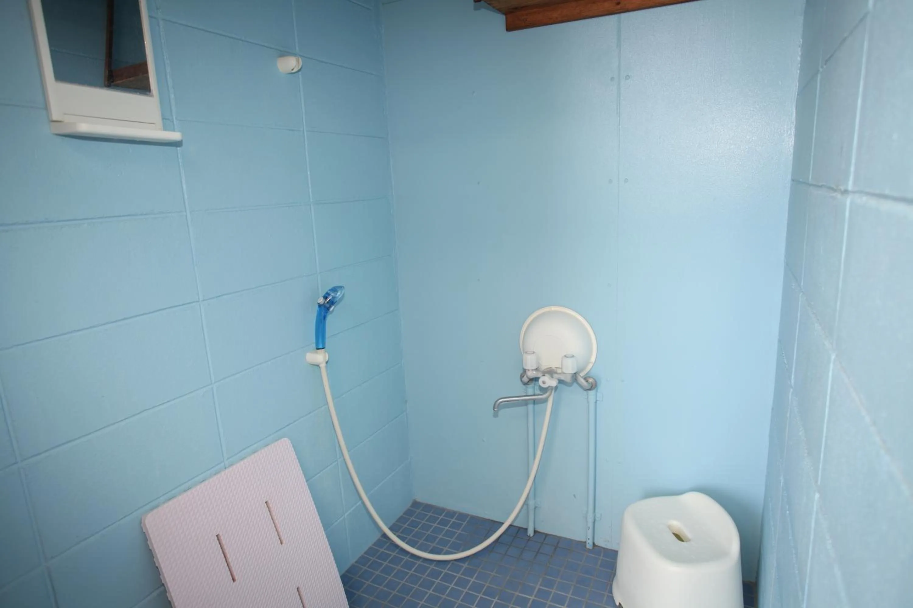 Shower in Sunset Hill Bise