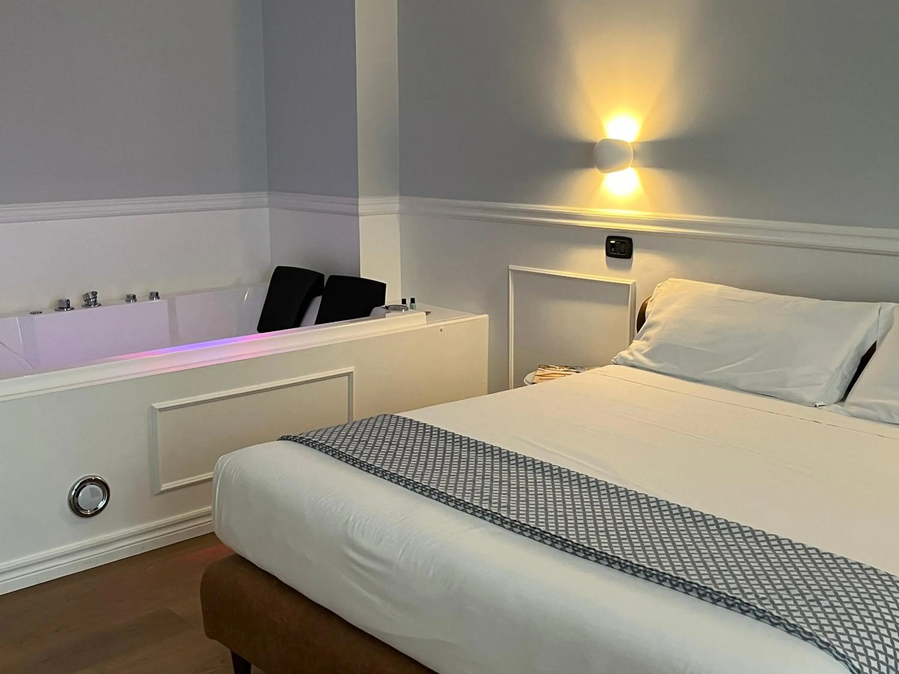 Deluxe Suite in Hotel Barbarella Swimming