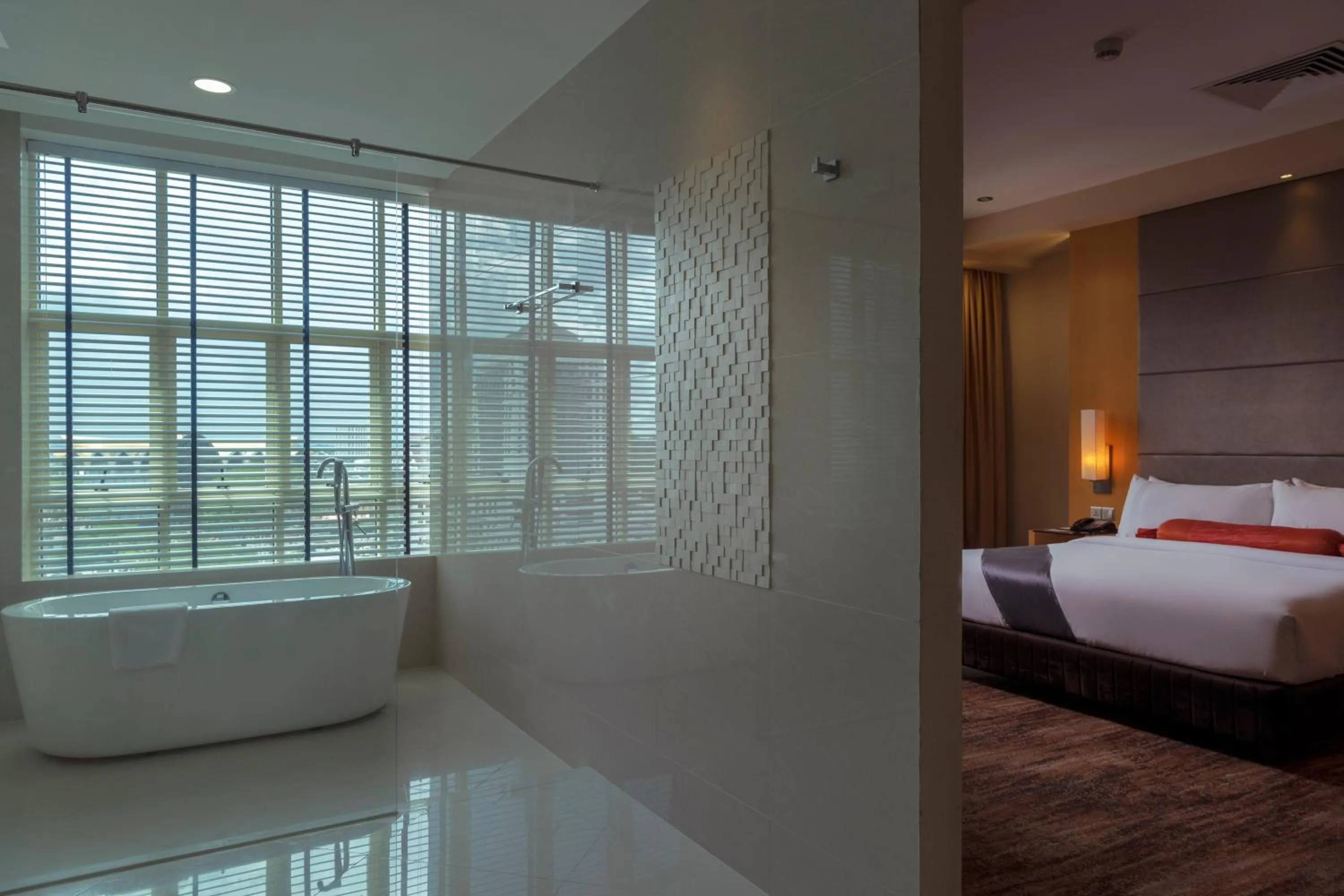 Bath, Bed in The Waterfront Hotel Kuching