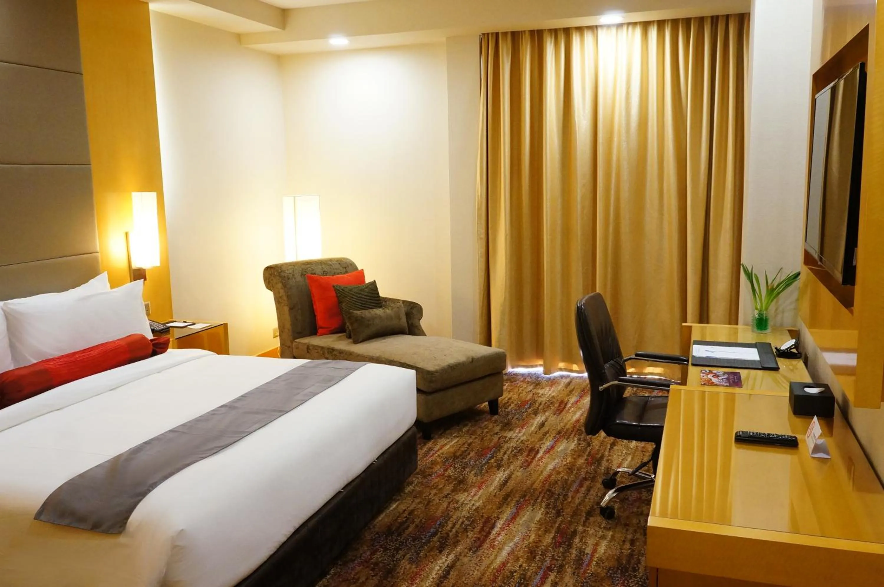 Bedroom, Bed in The Waterfront Hotel Kuching