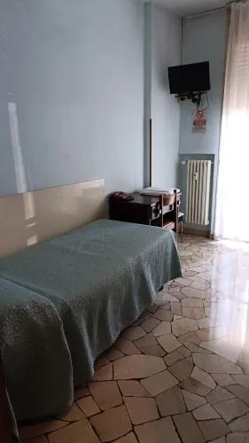 hotel mira