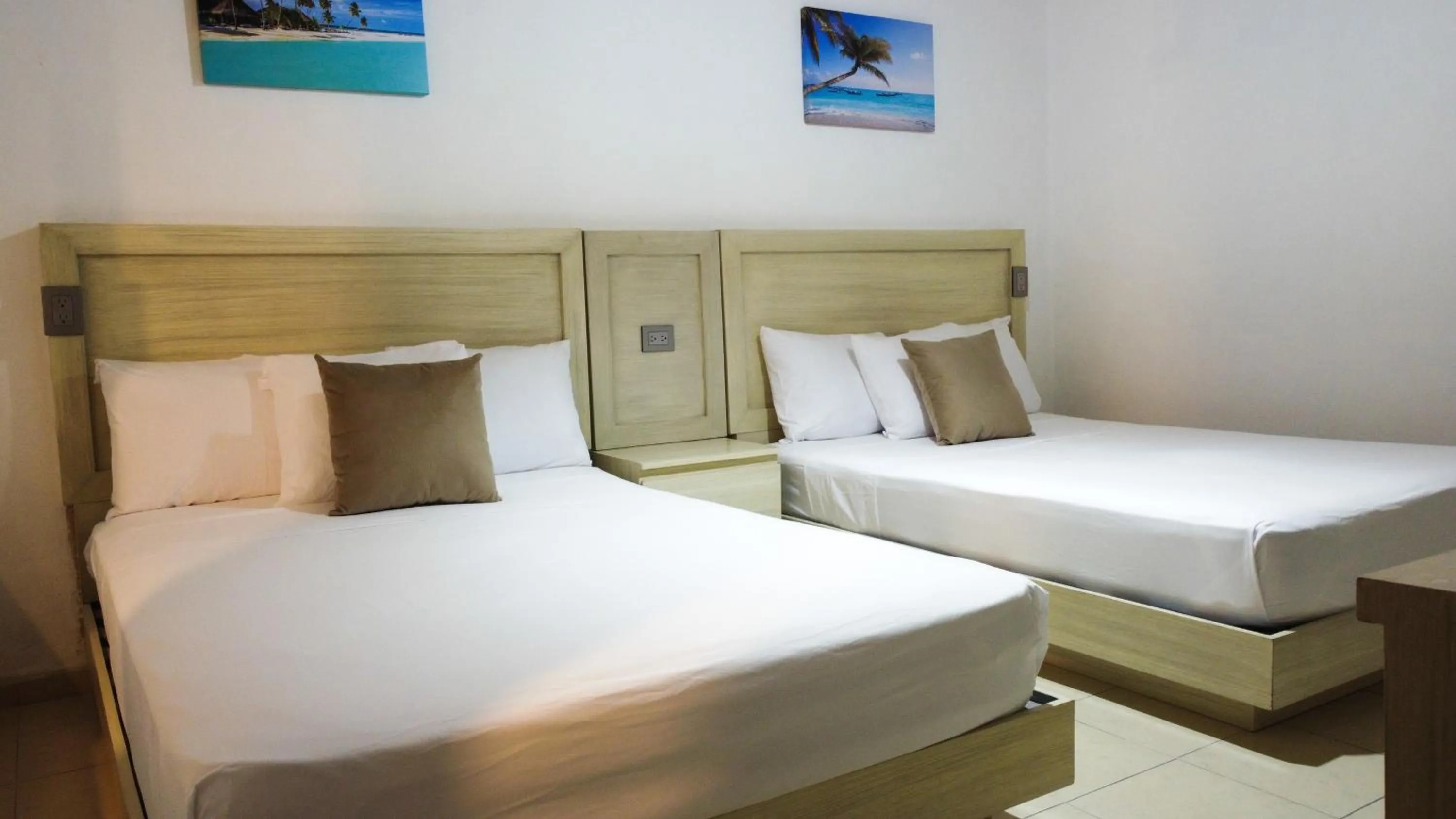 Deluxe Quadruple Room in Rustic Hotel Isla Mujeres