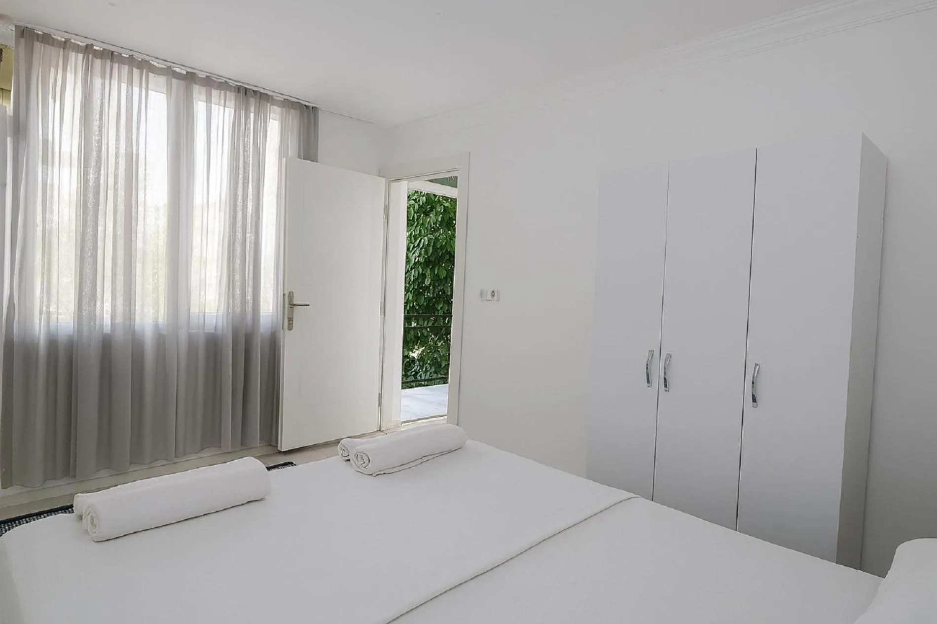 Bed in Hillside Apart House