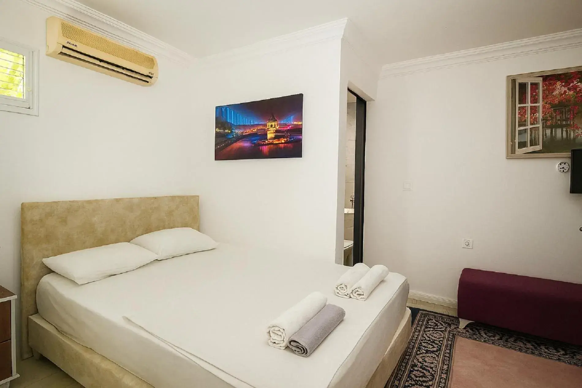 Family Studio in Hillside Apart House Family Studio in Hillside Apart House