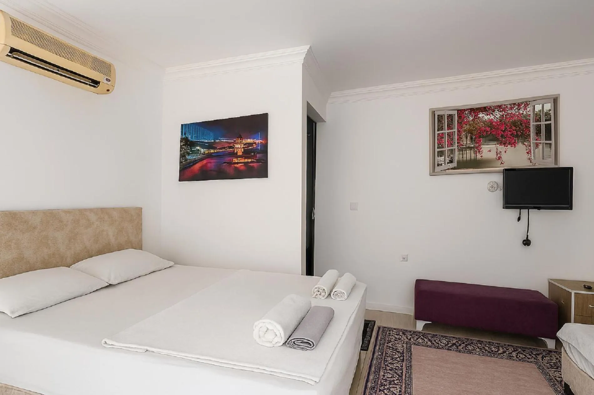 Bed in Hillside Apart House