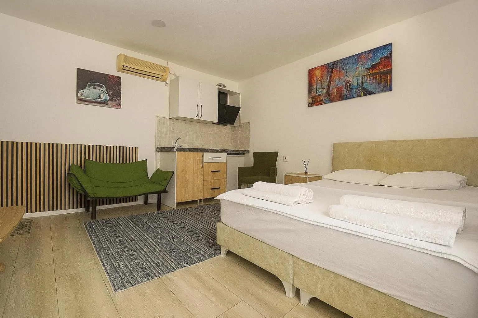 Bed in Hillside Apart House