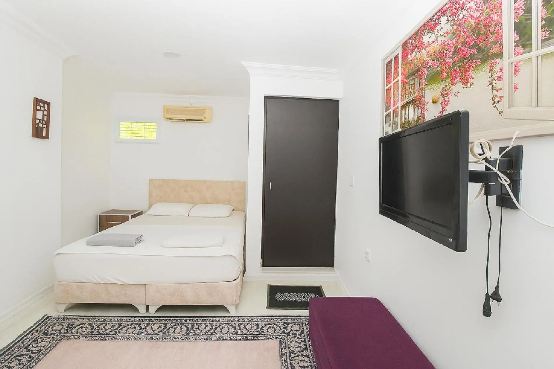 Bed in Hillside Apart House