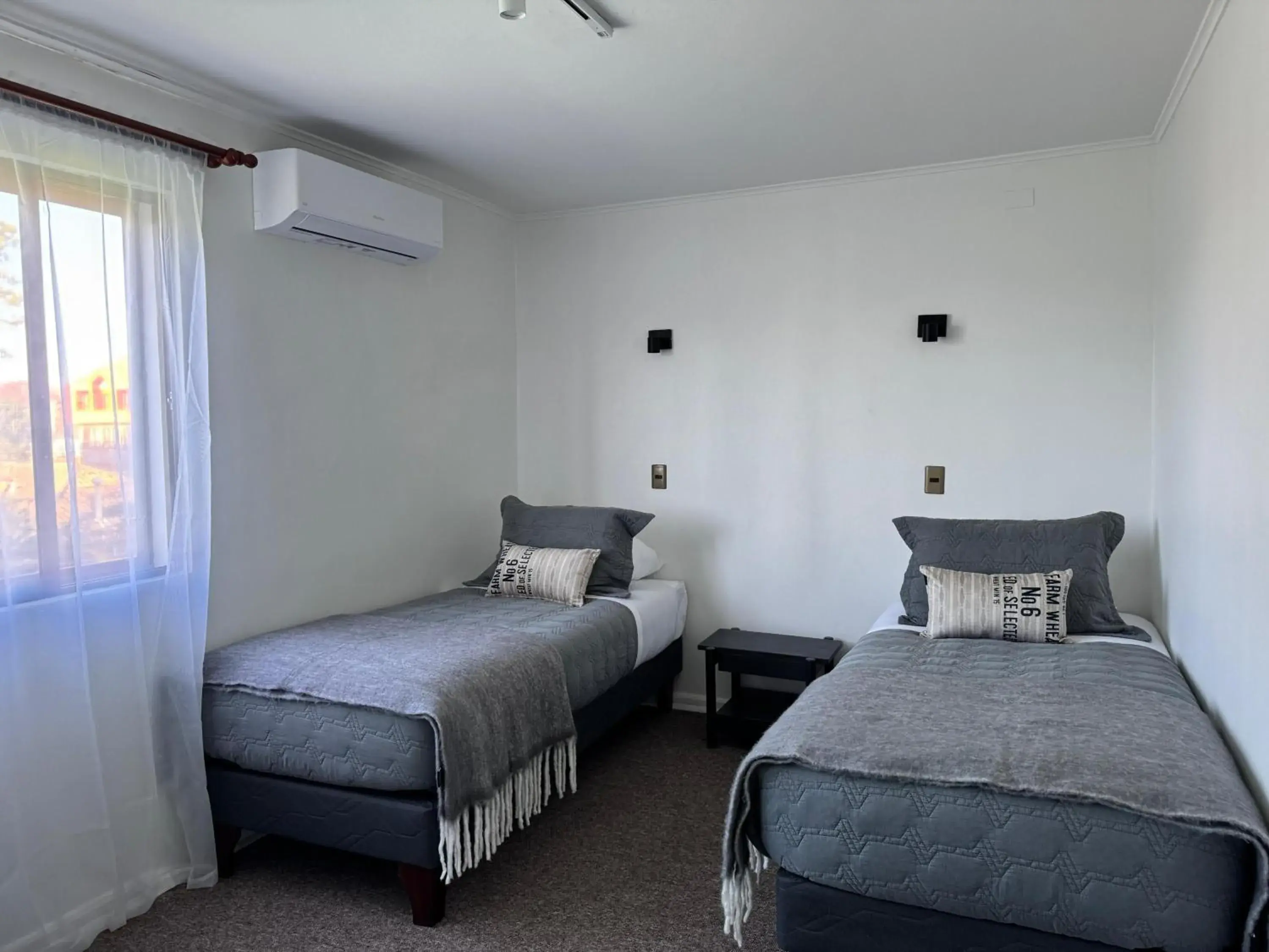 Twin Room - single occupancy in Club Social Angol Twin Room - single occupancy in Club Social Angol