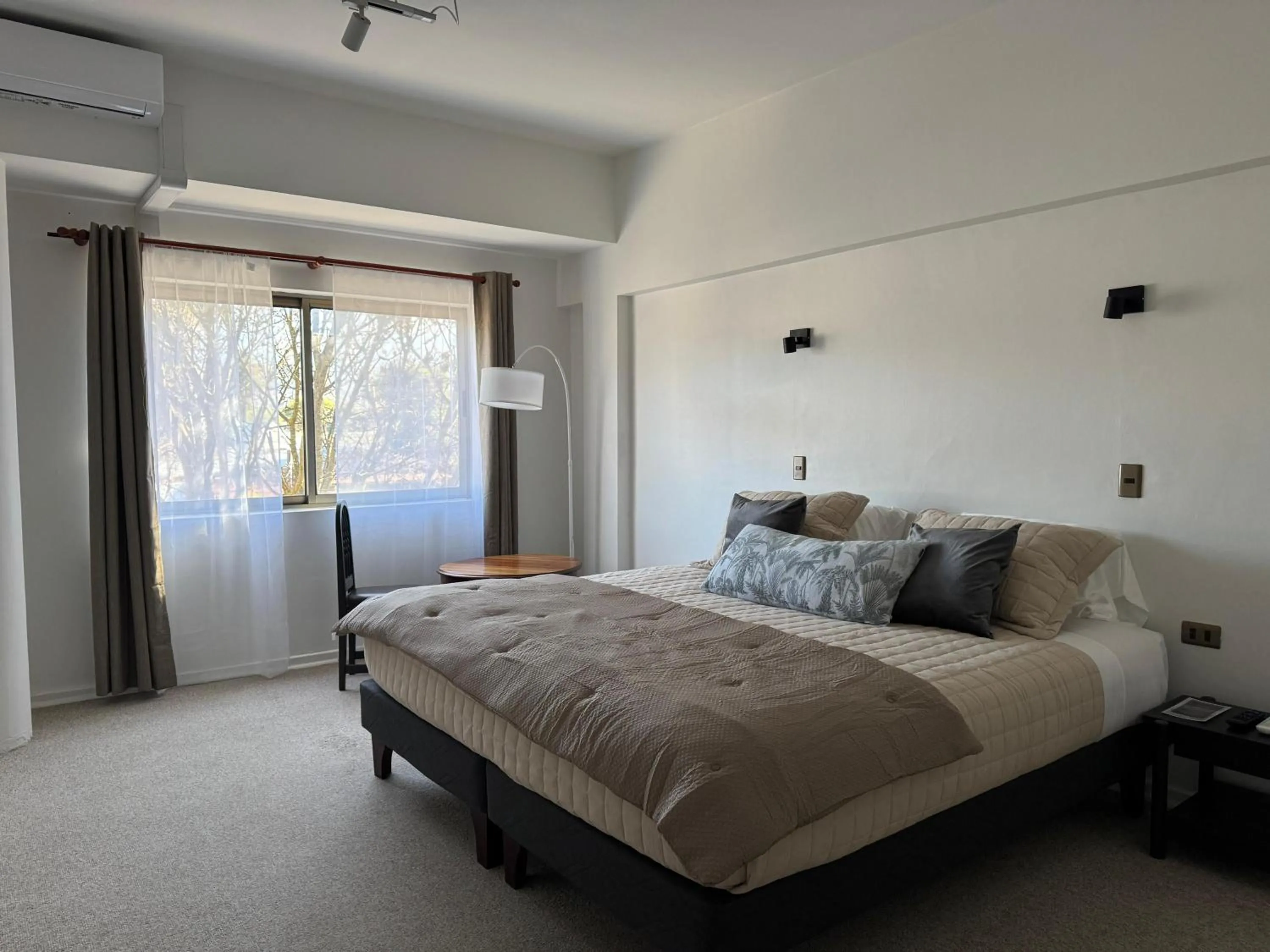 Superior King Room - single occupancy in Club Social Angol