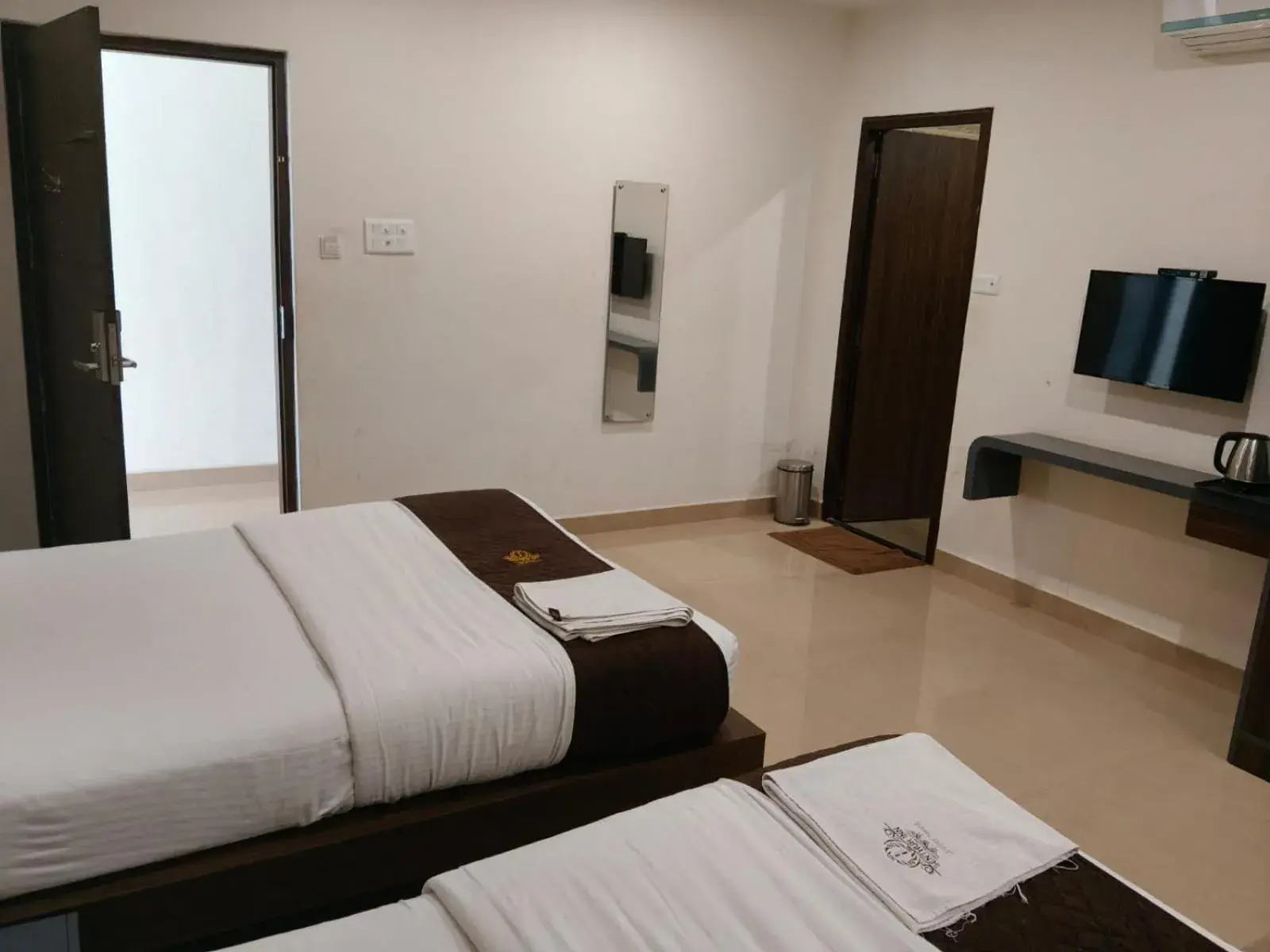 Bed in Senthur Inn By K Hotels Bed in Senthur Inn By K Hotels