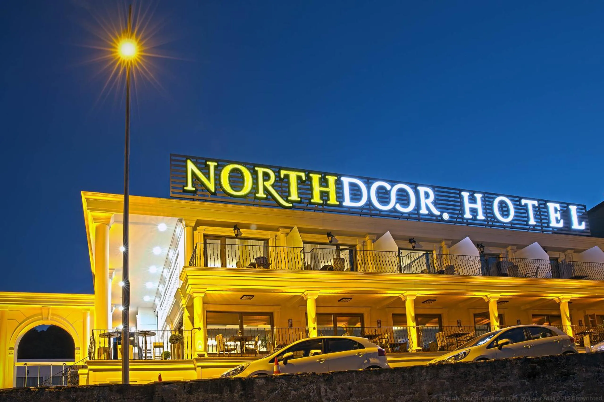 Facade/entrance in Northdoor Hotel