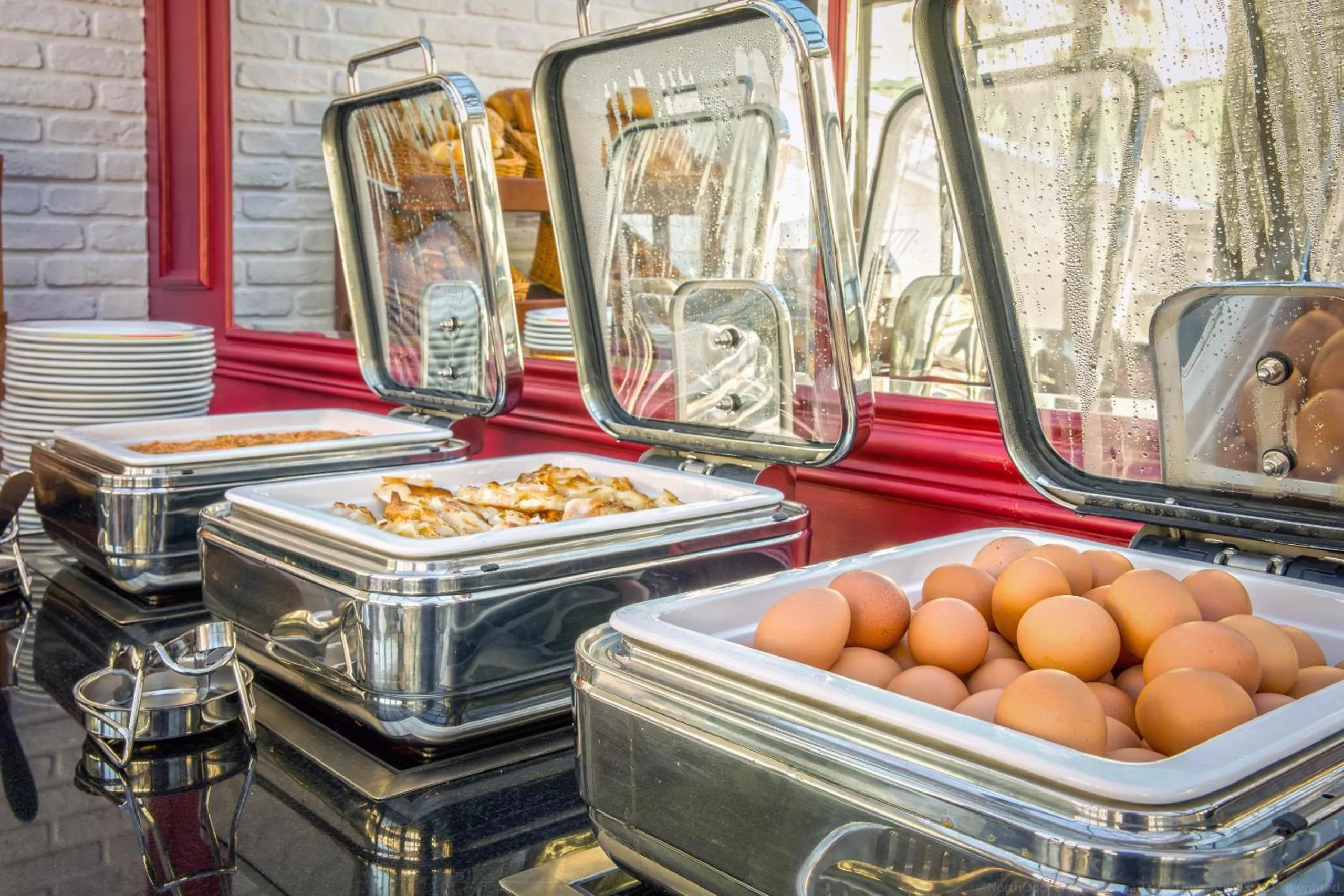 Buffet breakfast in Northdoor Hotel