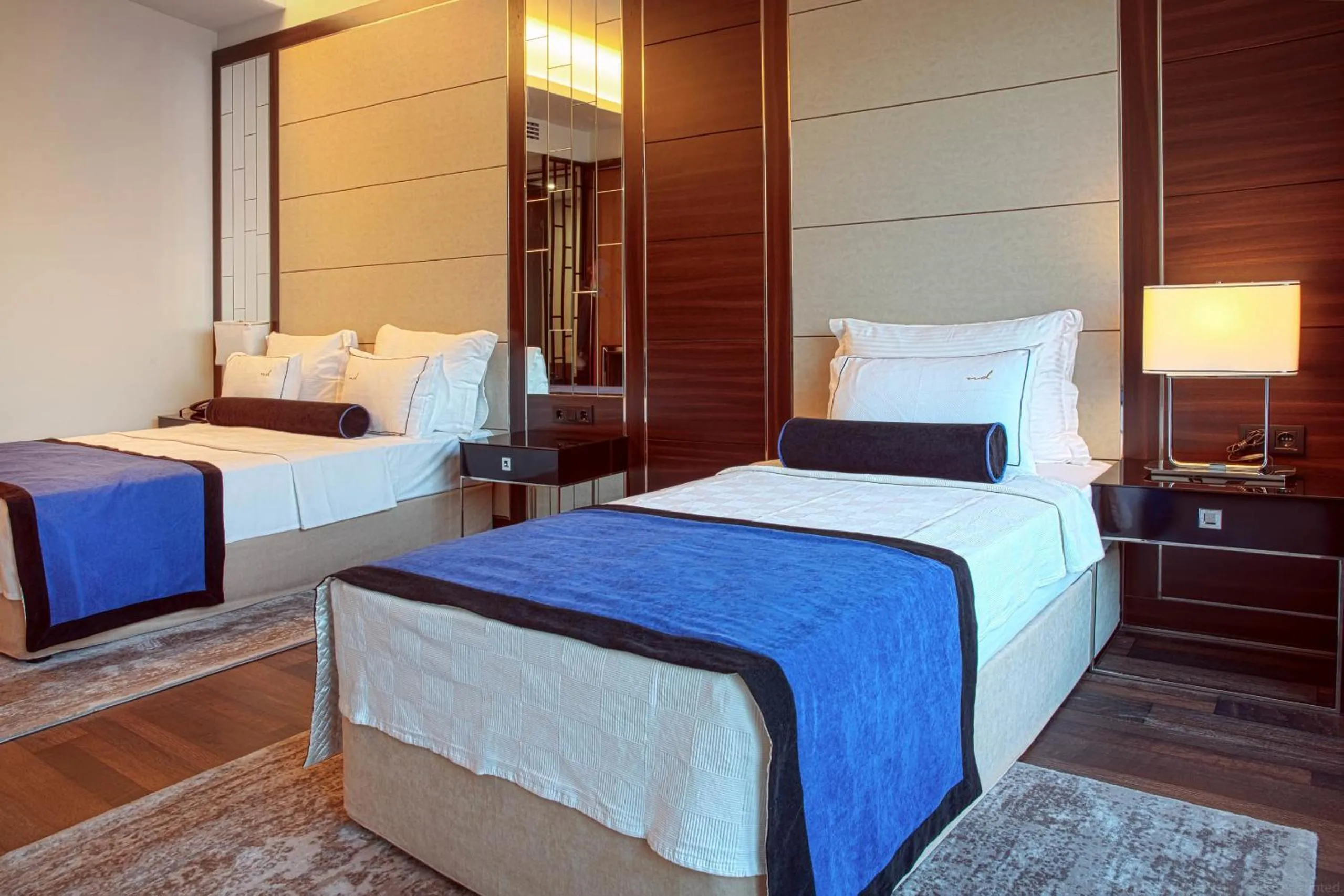 Bed in Northdoor Hotel