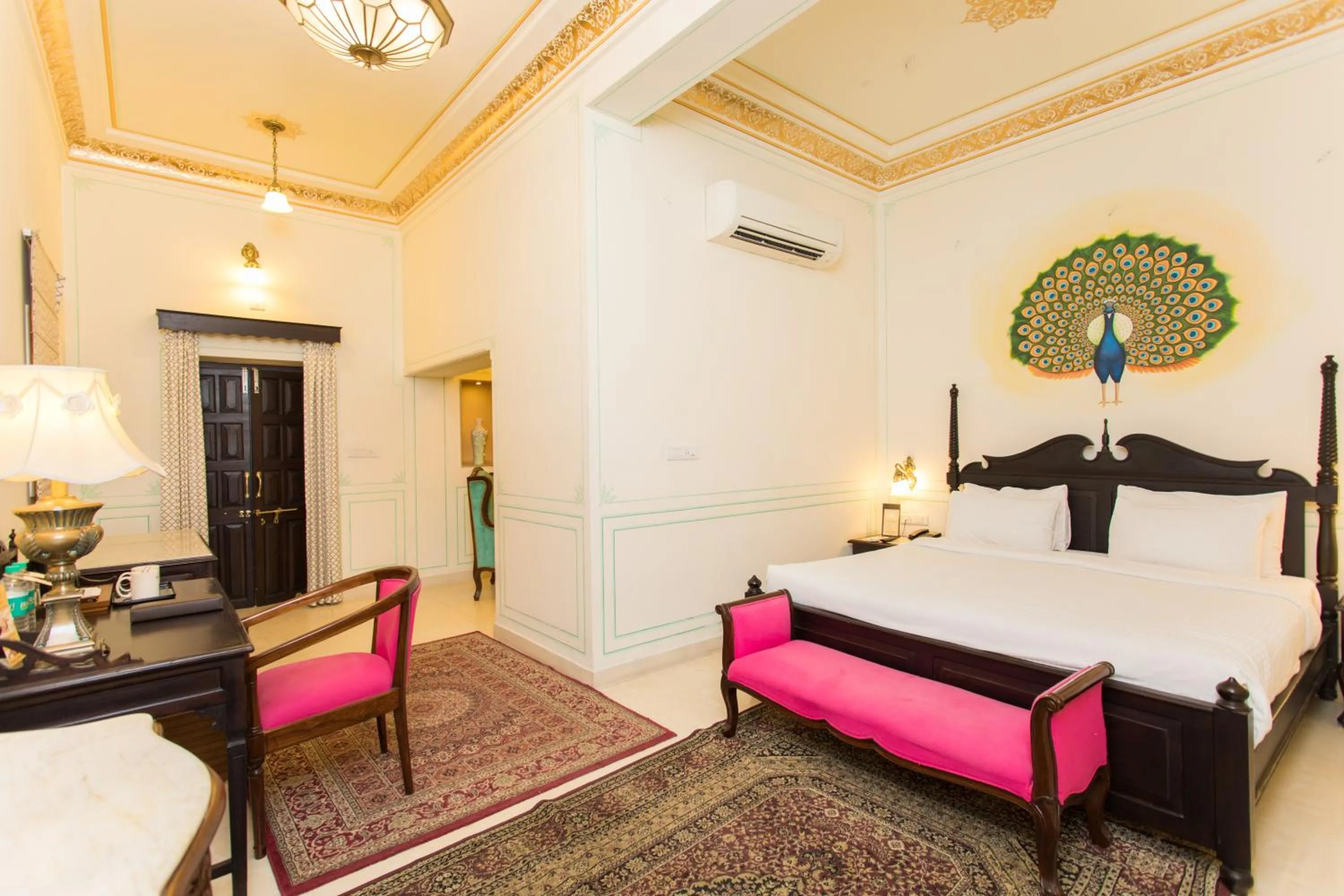 Bed in Grand Uniara A Heritage Hotel