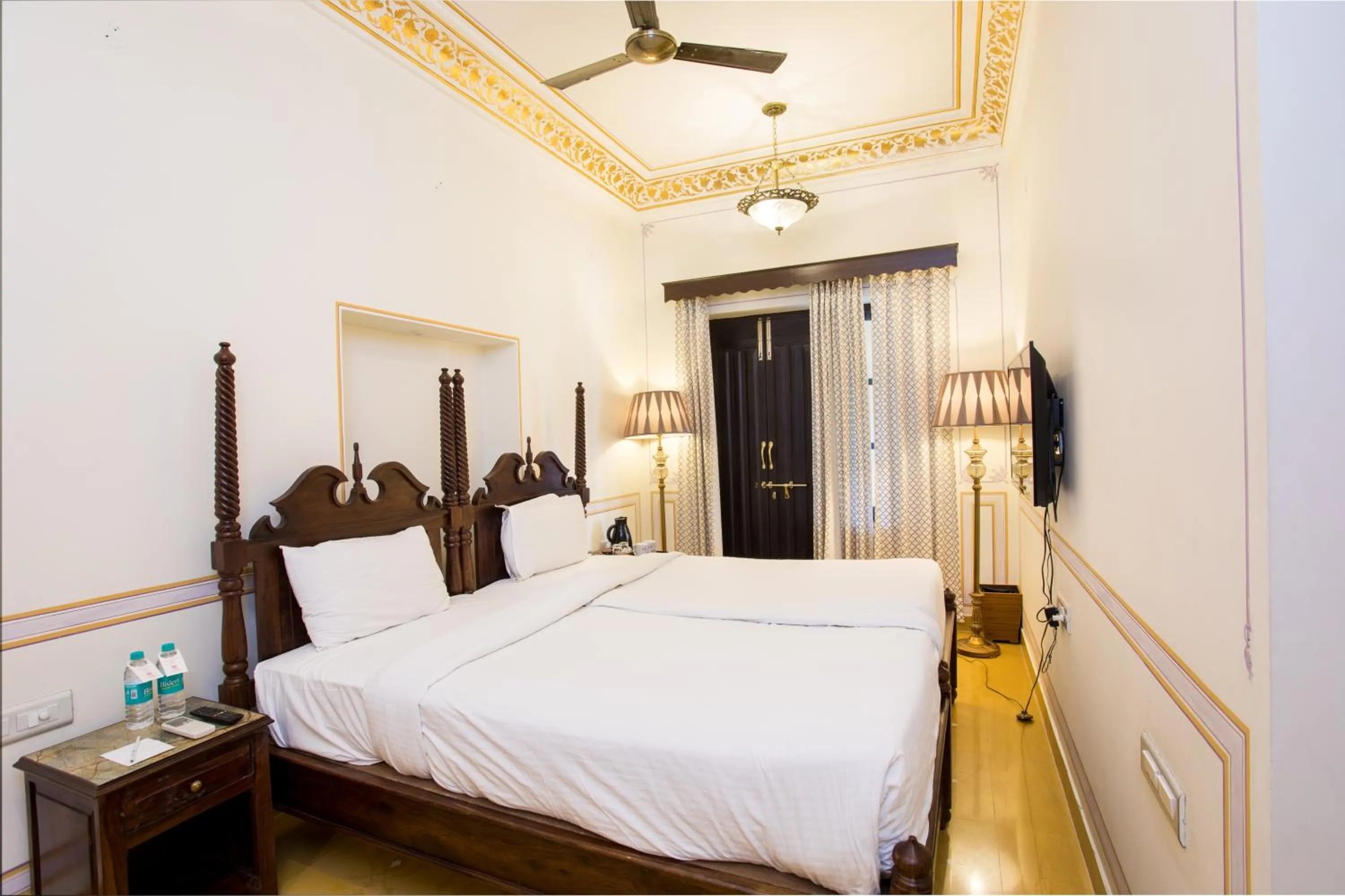 Bed in Grand Uniara A Heritage Hotel