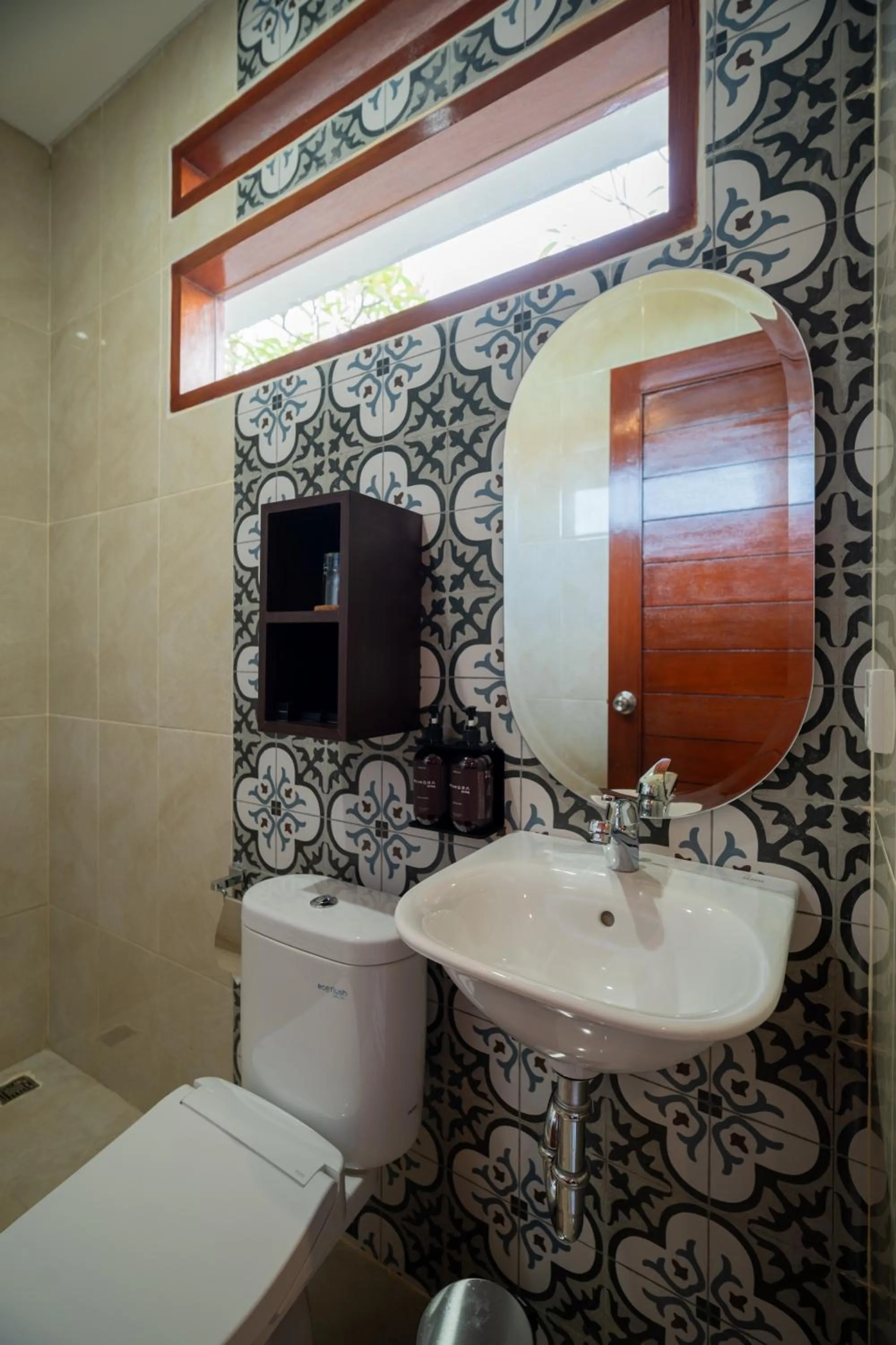 Shower in Mamora Living Ubud