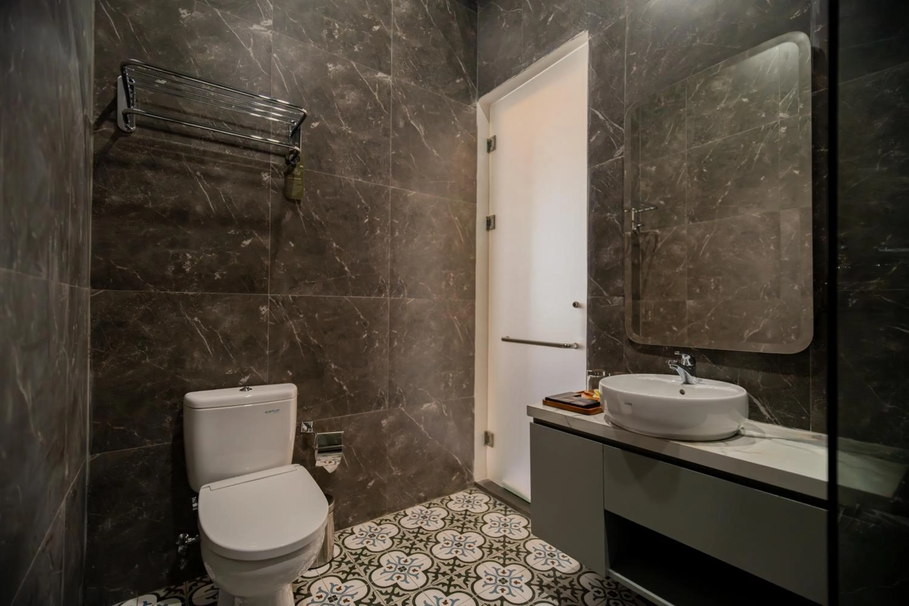 Toilet in Mamora Living Ubud