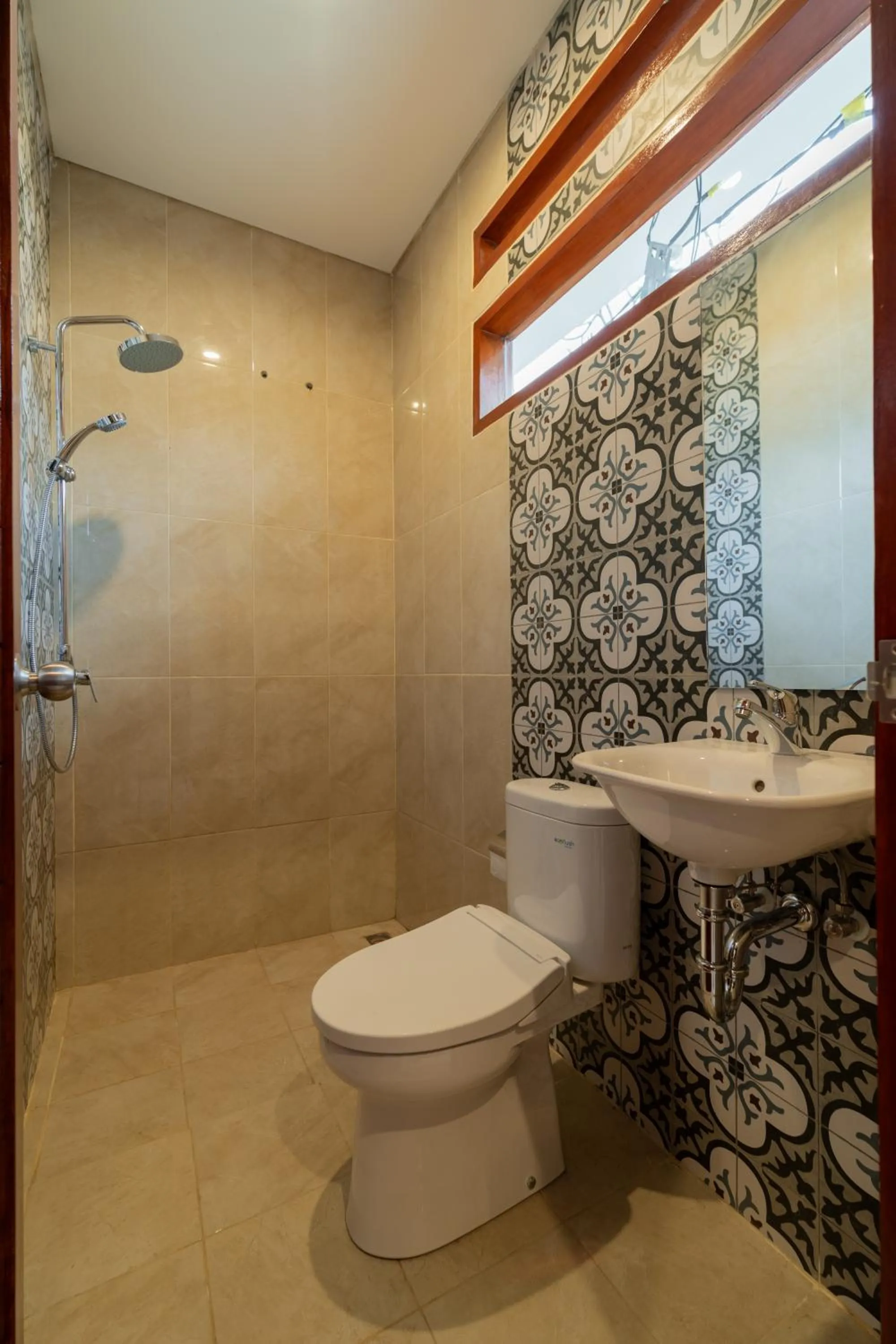 Shower in Mamora Living Ubud