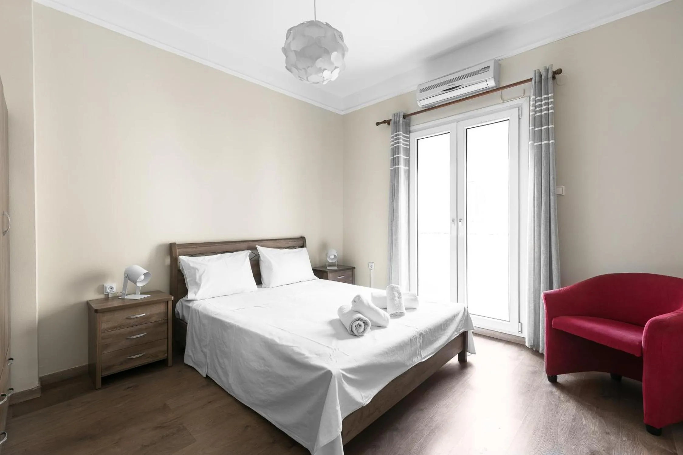Bed in 93, Nilie Hospitality MGMT