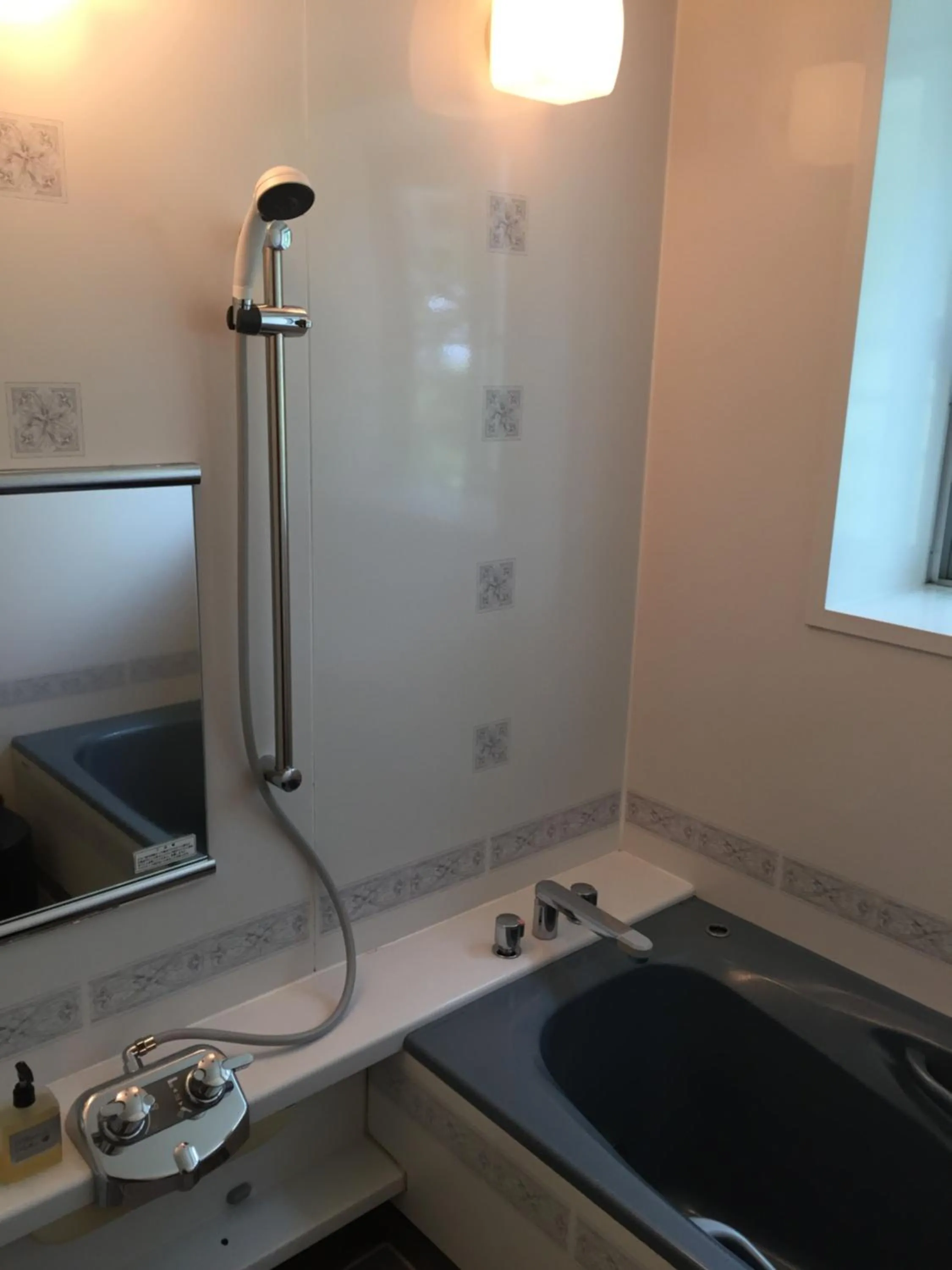 Shower in Terrace House yamabare